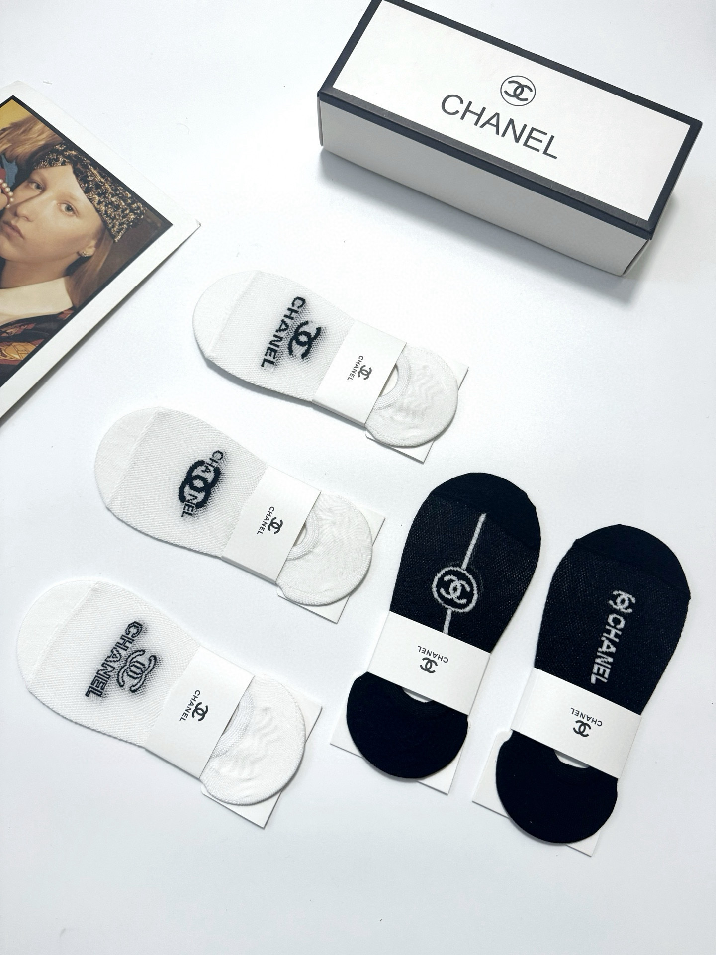  配包装
🌟【一盒5双】
 🌟Chanel 香奈儿 经典字母logo 纯棉船袜   ，ins超火爆空调袜