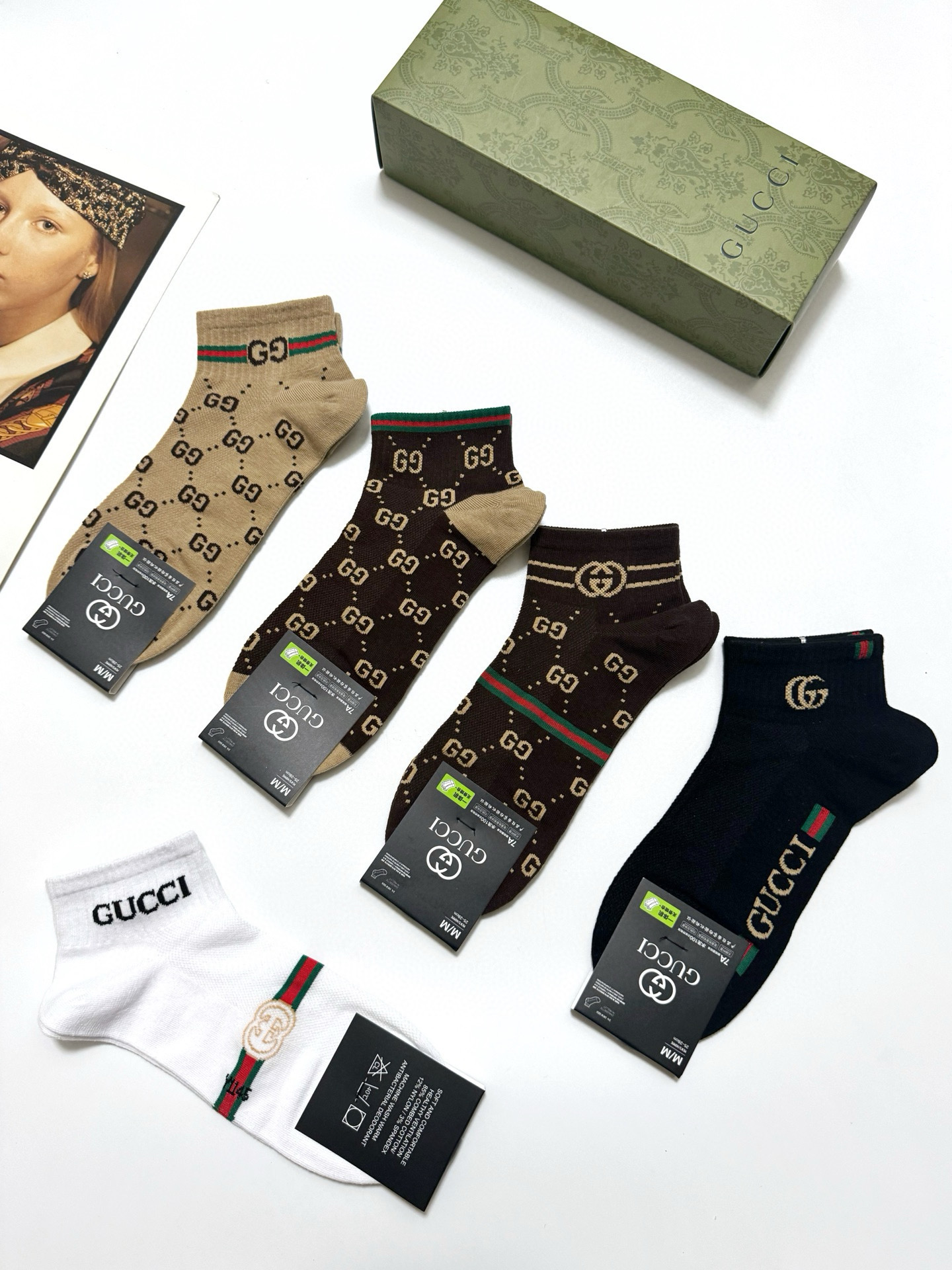  配包装
🌟【一盒5双】
 🌟Gucci 古琦 经典字母logo 纯棉船袜   ，ins超火爆短袜，纯棉