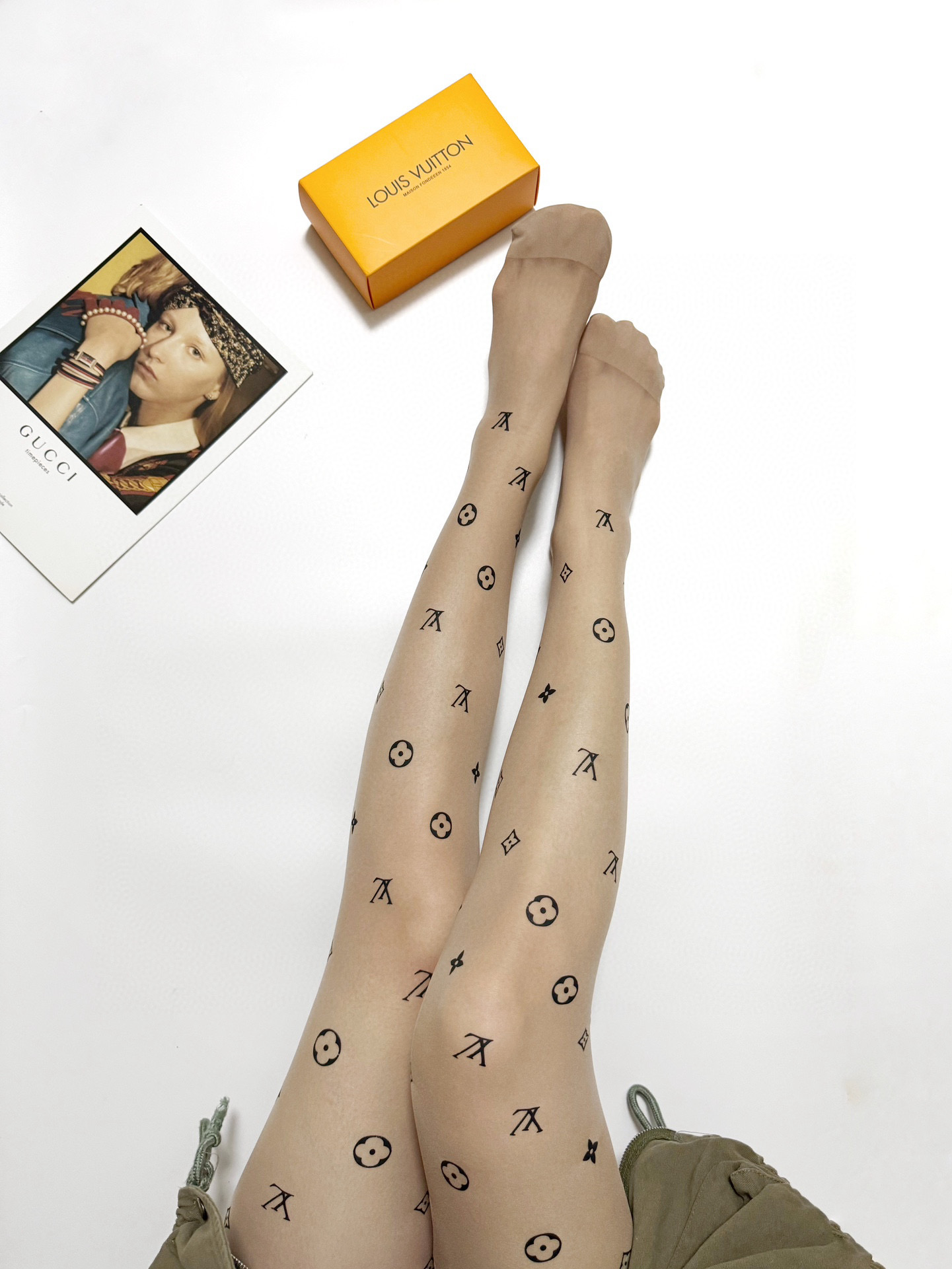 NO:349449,Packaging [one box, one pair] LV hot presbyterian printed stockings, which are good to see and explode, European and American big-name stockings, a must-have item for trendy people in autumn and winter, and they are super high-quality and fashionable, ah ah ah ah~~ Recommended and recommended~~ Must-in-one small items!  !  socks, stockings, socks, louis vuitton, socks19860909配包装【一盒一双】LV爆款老花印胶丝袜 好看到爆炸 ,欧美大牌丝袜 潮人秋冬必备单品 ,搭配起来超高逼格 ,时髦度爆表啊啊啊啊～～推荐推荐推荐～～必入时髦小单品！！袜子,丝袜,袜子,louis vuitton,socks,accessory