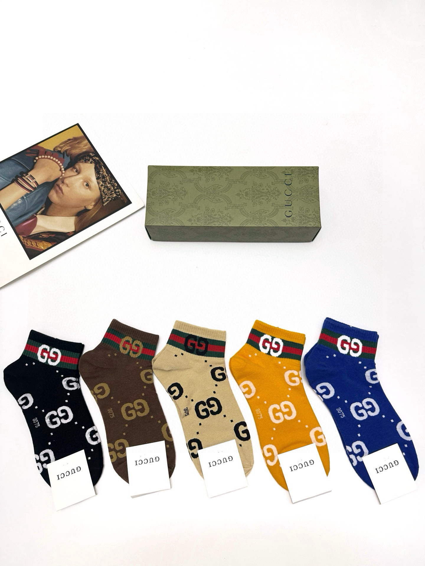  配包装
🌟【一盒5 双】
 🌟Gucci 古琦 经典字母logo 双G 短袜   ，ins超火爆短袜，