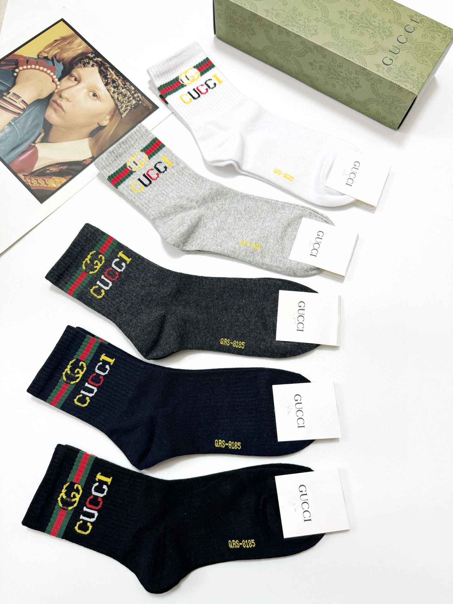  配包装
🌟【一盒5 双】
 🌟Gucci 古奇 经典字母logo纯棉袜  男女同款，ins超火爆红人同