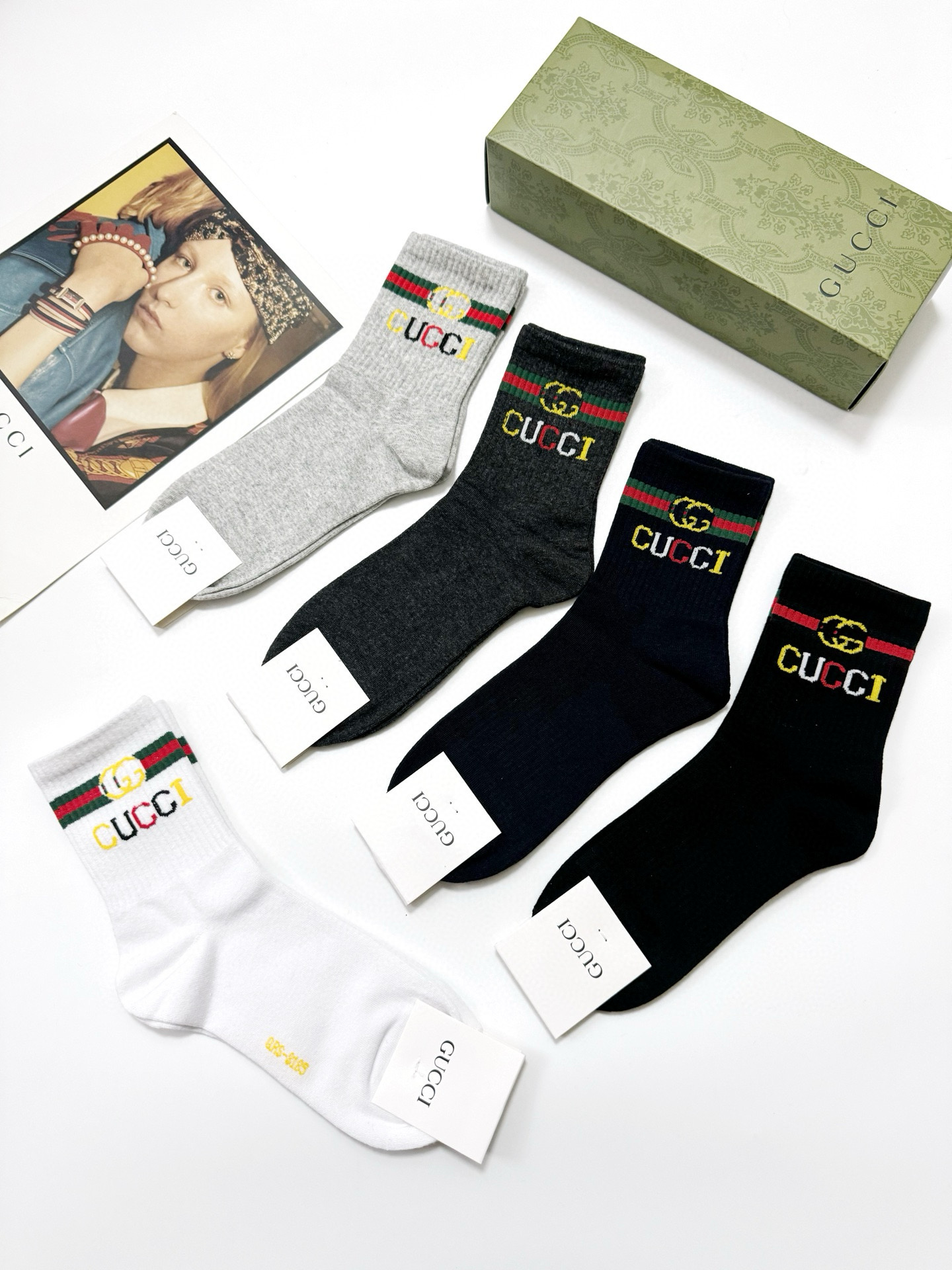  配包装
🌟【一盒5 双】
 🌟Gucci 古奇 经典字母logo纯棉袜  男女同款，ins超火爆红人同