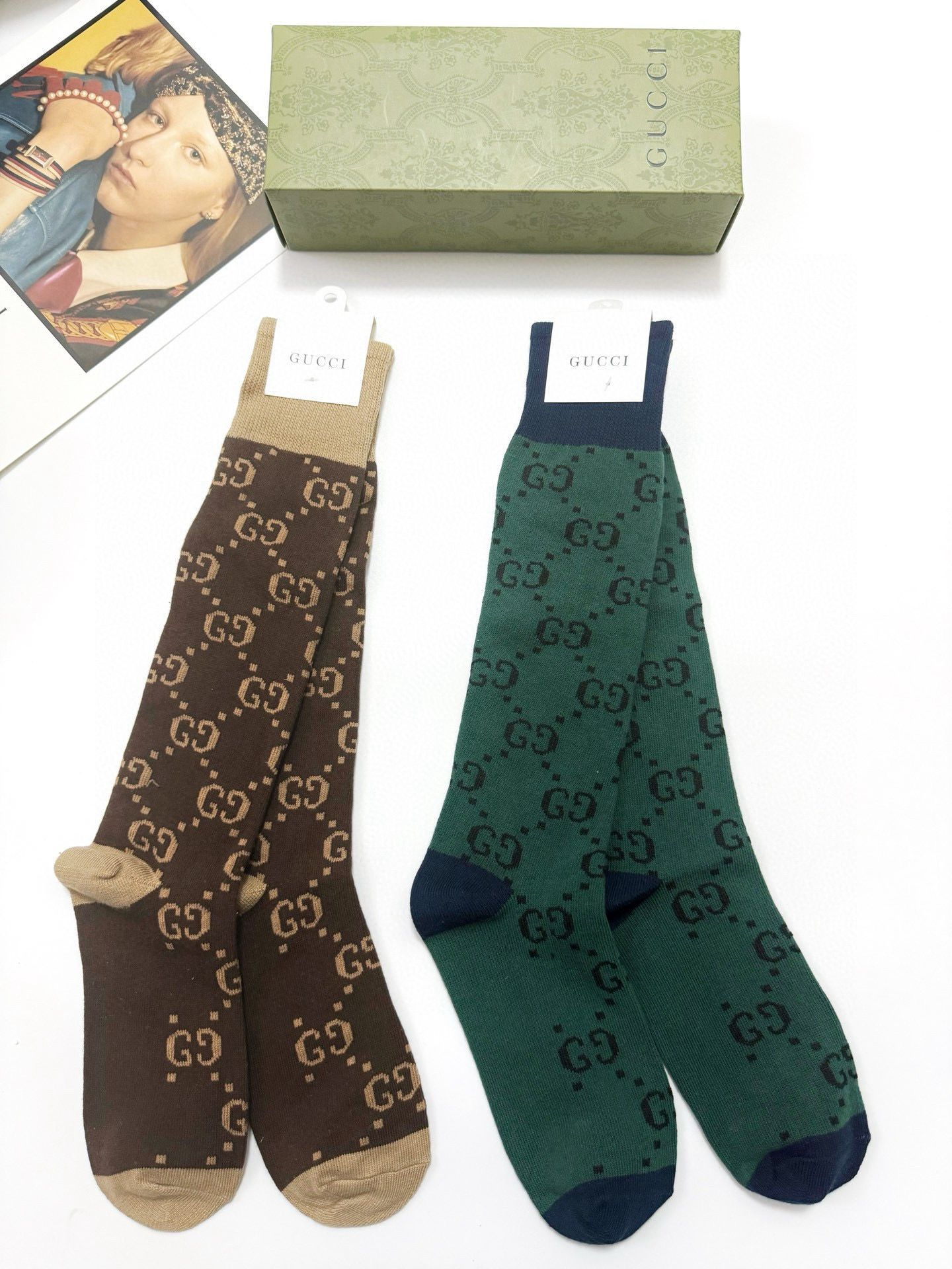  配包装
🌟【一盒2 双】
🌟Gucci  古奇 爆款双G字母 长筒袜 小腿袜
。专柜同步发售ing ，