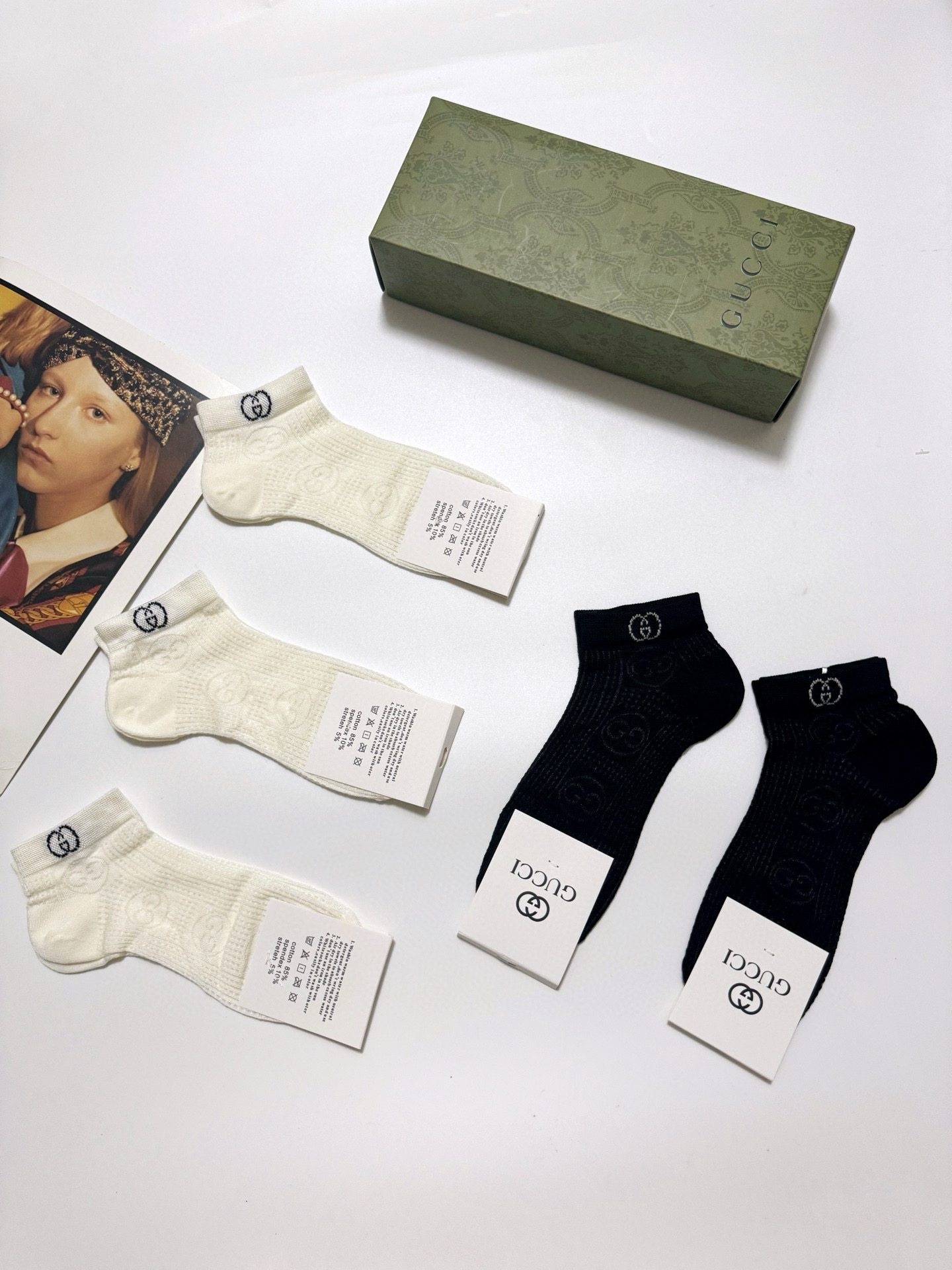  配包装
🌟【一盒5双】
 🌟Gucci 古琦 经典字母logo 纯棉船袜   ，ins超火爆镂空短袜，