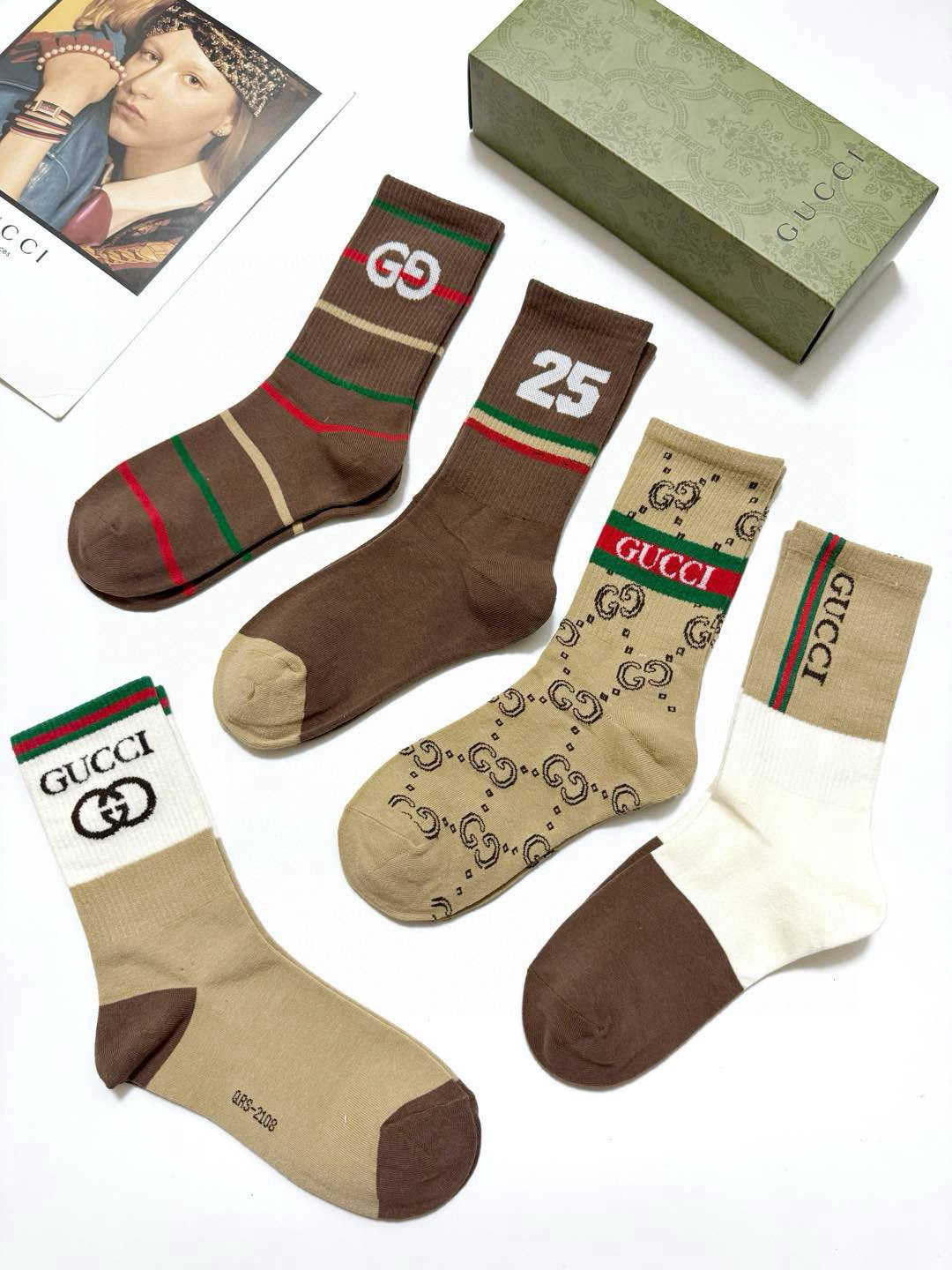   配包装
🌟【一盒5 双】
 🌟Gucci 古琦 经典字母logo 纯棉中筒袜 ，男女同款   ，in