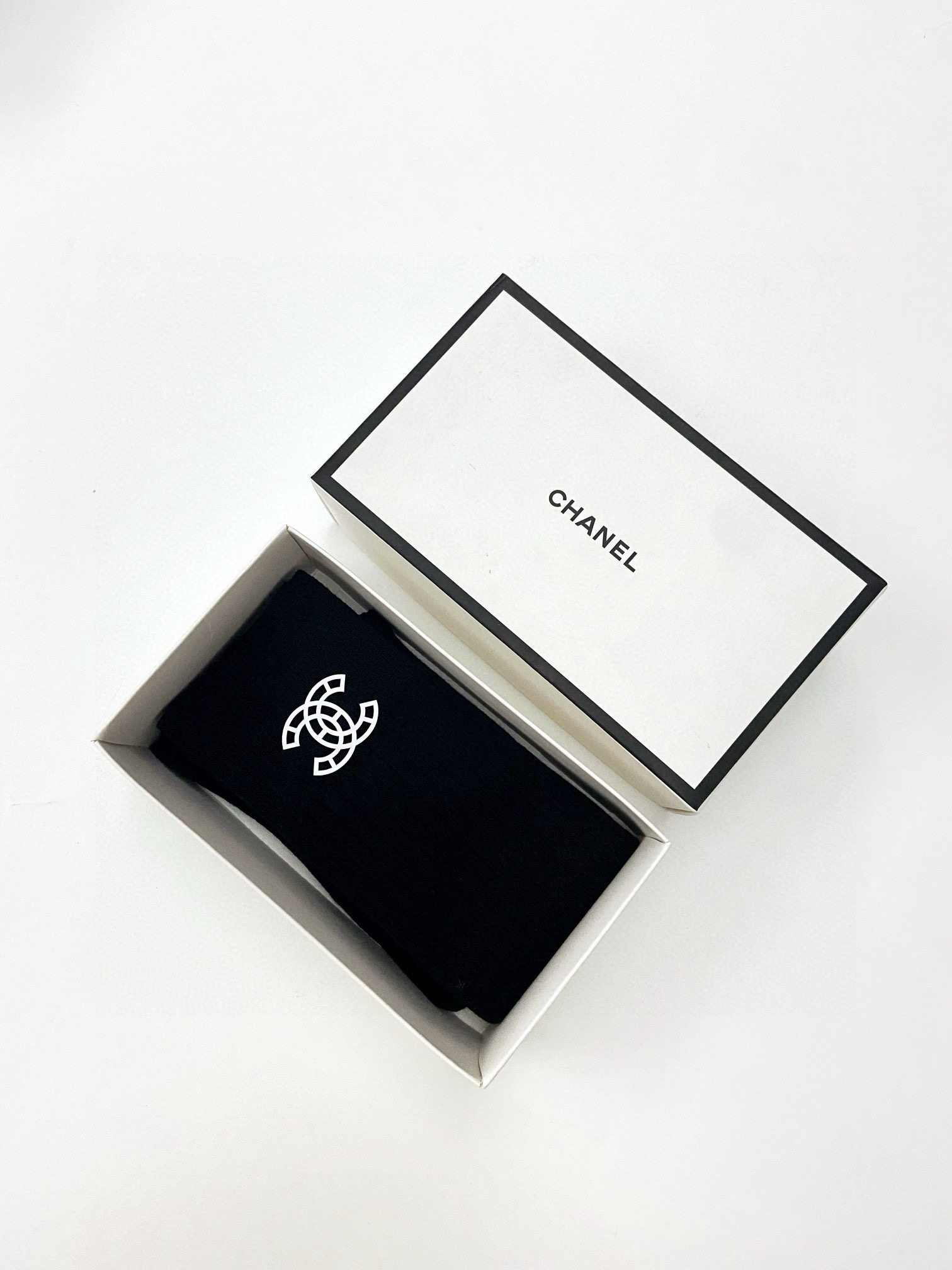   配包装
🌟【一盒一双】
🌟Chanel 香奈儿 经典双C字母logo纯棉长筒袜  小腿袜
🌟ins