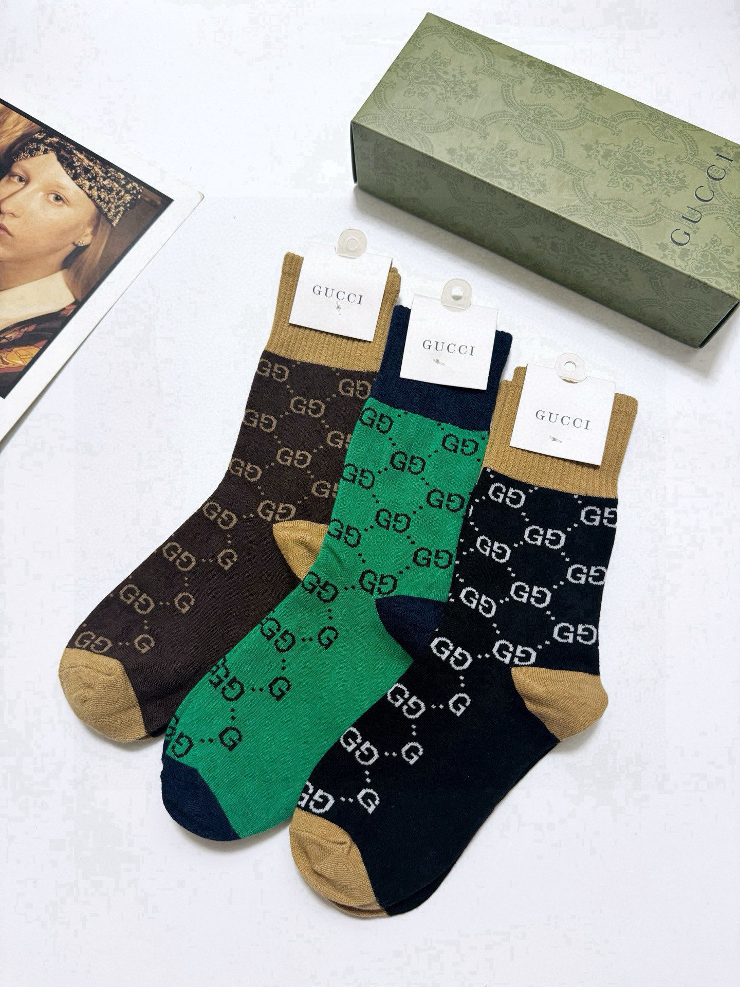  配包装
🌟【一盒3双】
🌟Gucci 古琦 经典字母 logo 纯棉 中筒袜  ！超级软糯亲肤！
🌟i