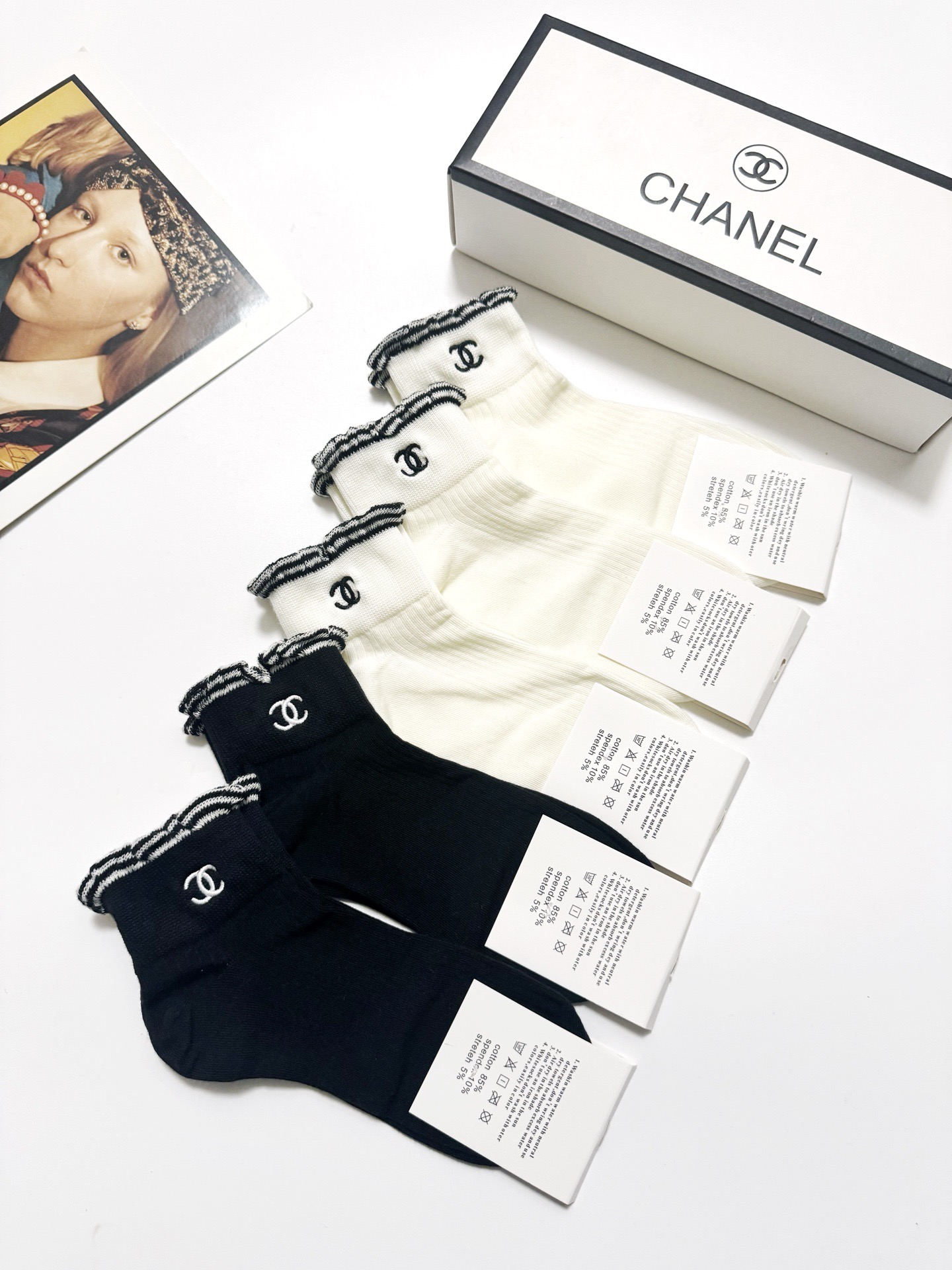   配包装
🌟【一盒5 双】
🌟Chanel 香奈儿 经典字母 logo短袜  ！纯棉面料软糯亲肤！
🌟