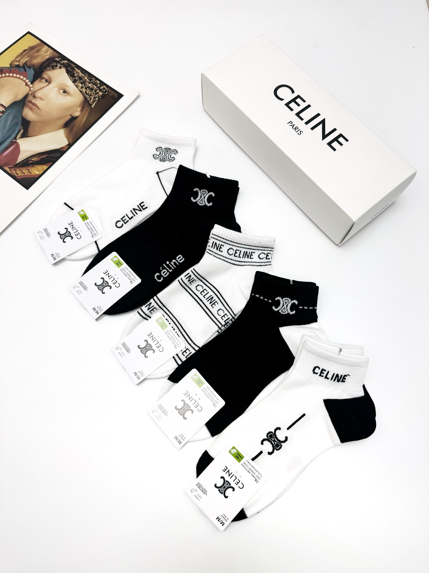   配包装
🌟【一盒5 双】
🌟Celine 赛琳 经典字母 logo短袜  ！纯棉面料软糯亲肤！
🌟i