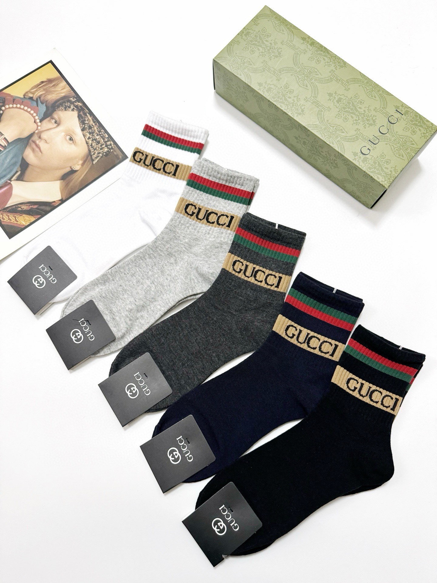  配包装
🌟【一盒5 双】
 🌟Gucci 古琦 经典字母logo 纯棉短筒袜 ，男女同款   ，ins