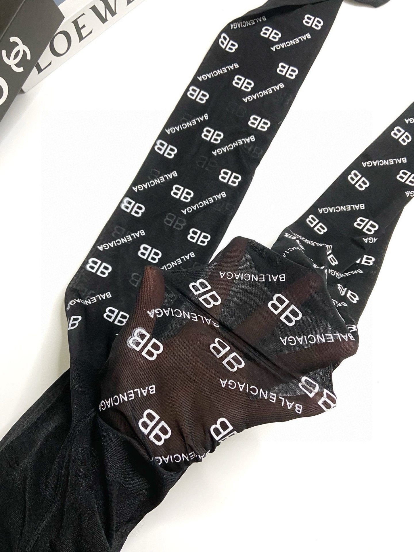  。配包装
【一盒一双】🌟Balenciaga巴黎世家印胶字母网纱丝袜 连裤袜🌟好看到爆炸 ，欧美大牌丝