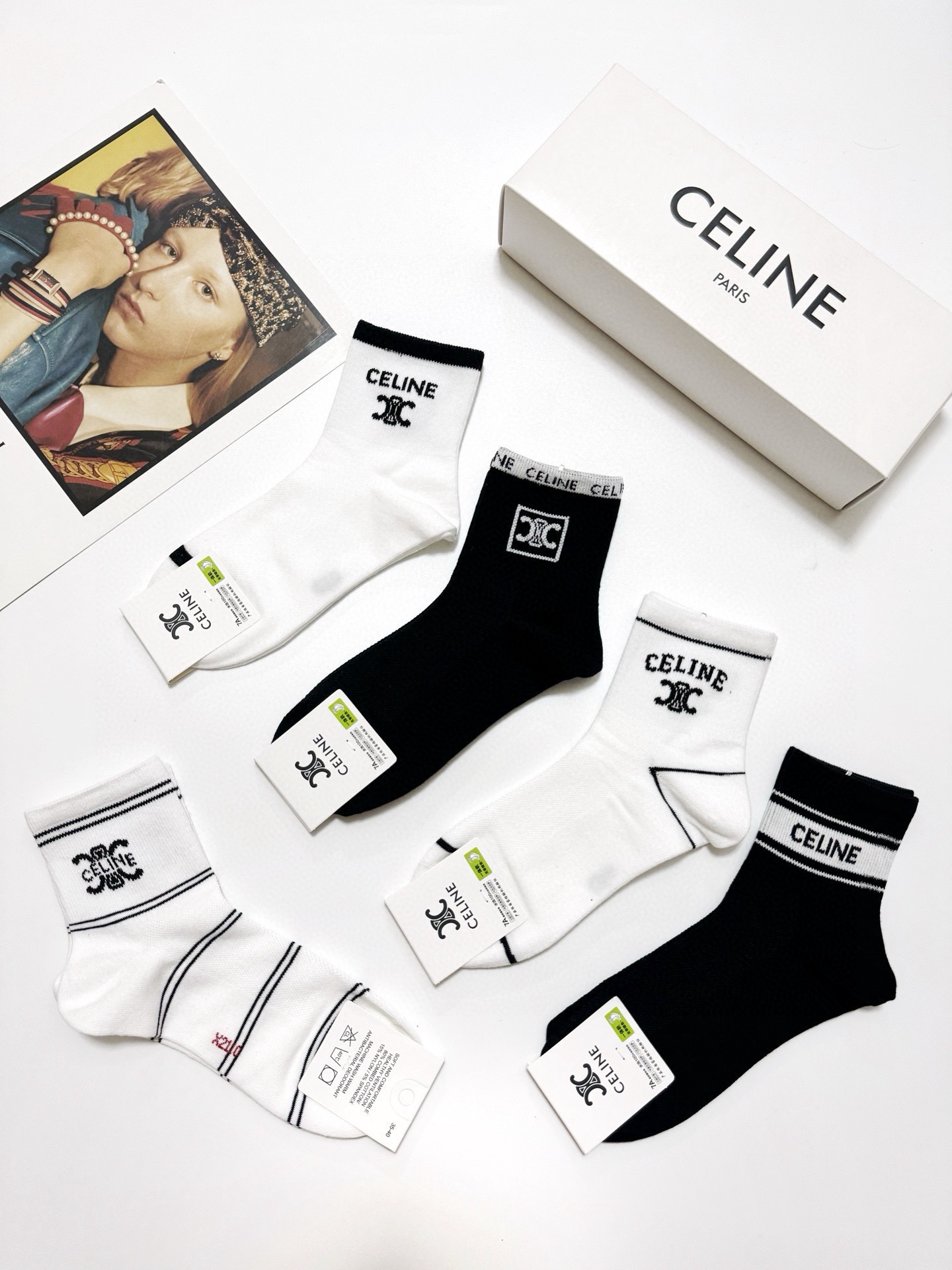 配包装
🌟【一盒5双】
 🌟Celine 赛琳 经典字母logo 纯棉中筒袜   ，ins超火爆短袜，