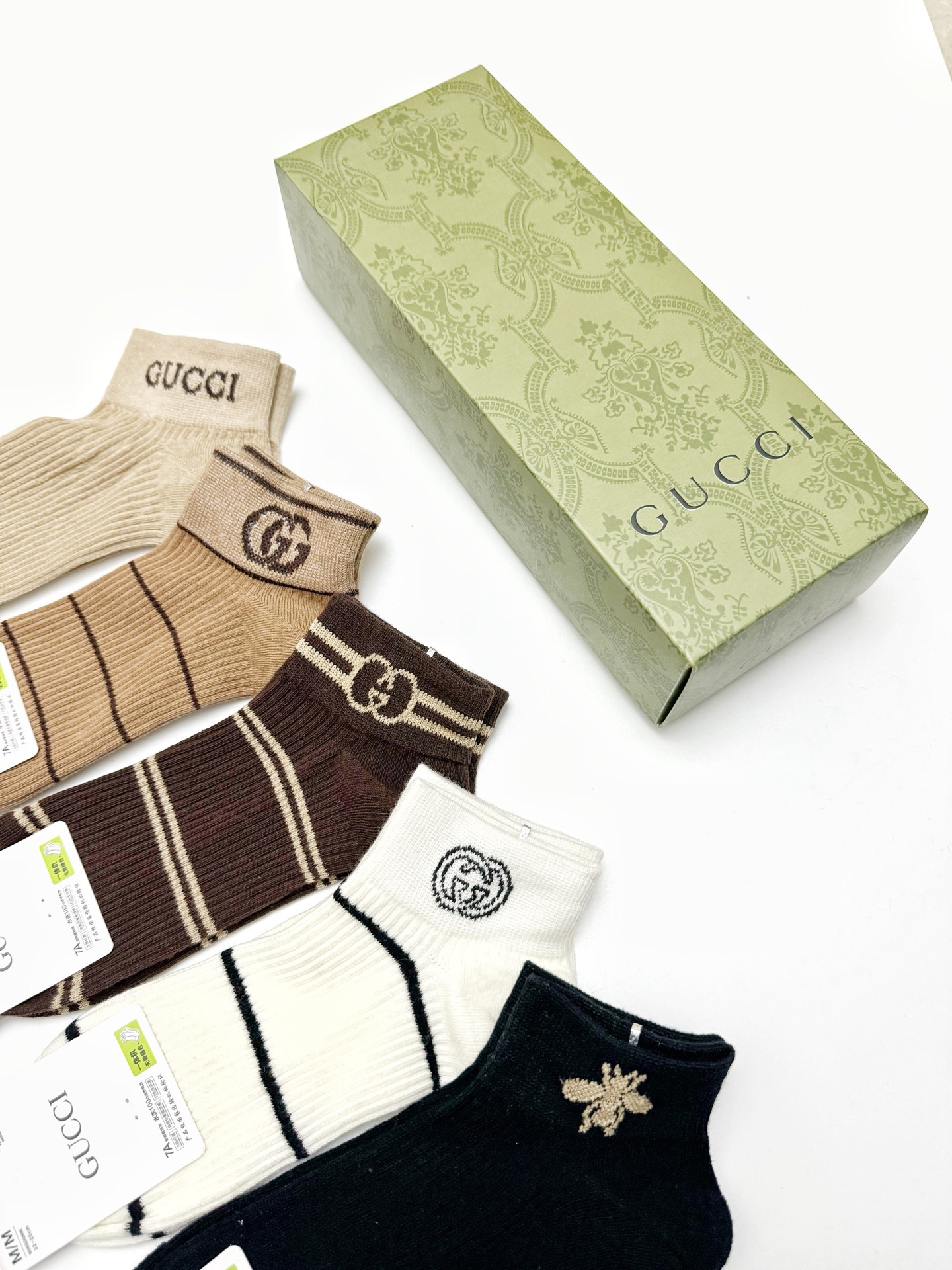  配包装
🌟【一盒5 双】
 🌟Gucci 古琦 经典字母logo 双G 短袜   ，ins超火爆短袜，