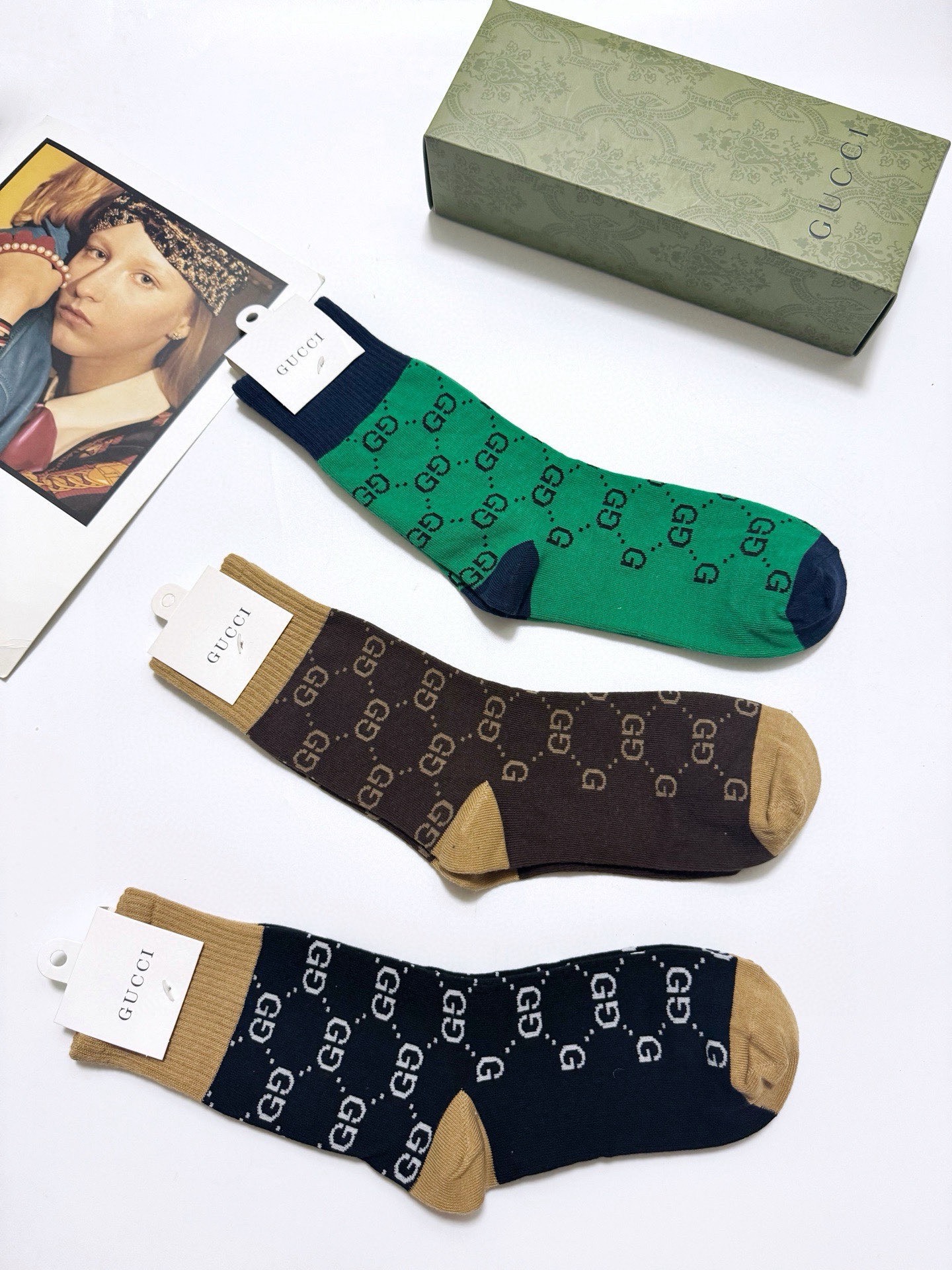  配包装
🌟【一盒3双】
🌟Gucci 古琦 经典字母 logo 纯棉 中筒袜  ！超级软糯亲肤！
🌟i