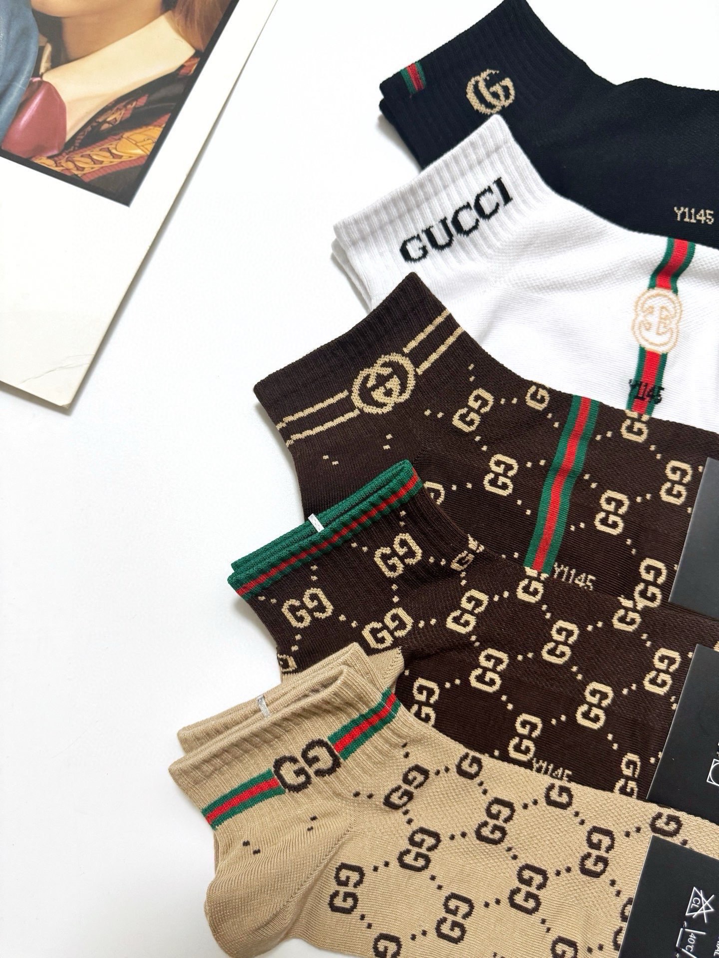  配包装
🌟【一盒5双】
 🌟Gucci 古琦 经典字母logo 纯棉船袜   ，ins超火爆短袜，纯棉