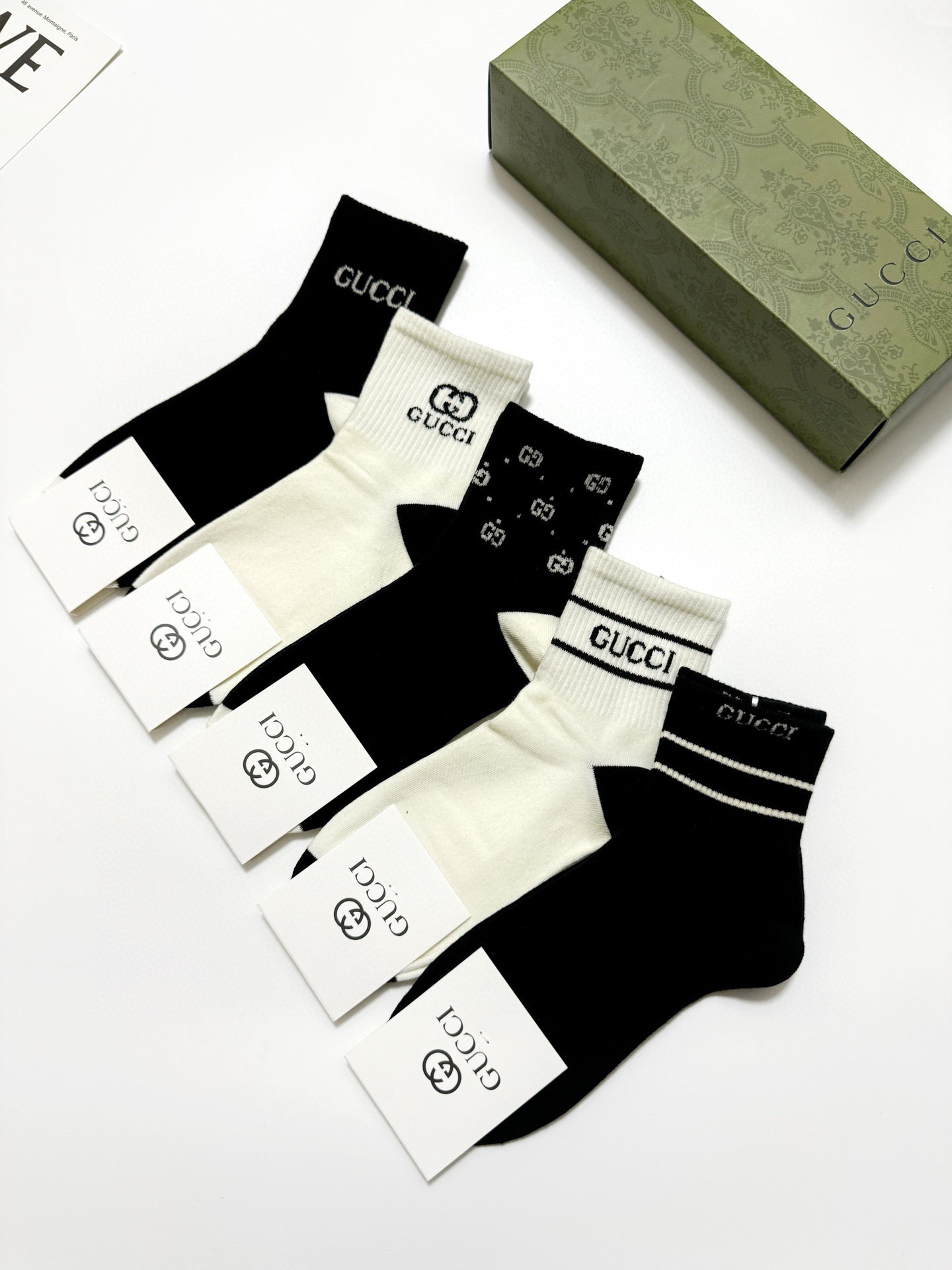  配包装
🌟【一盒5 双】
 🌟Gucci 古琦 经典字母logo 纯棉短筒袜 ，男女同款   ，ins