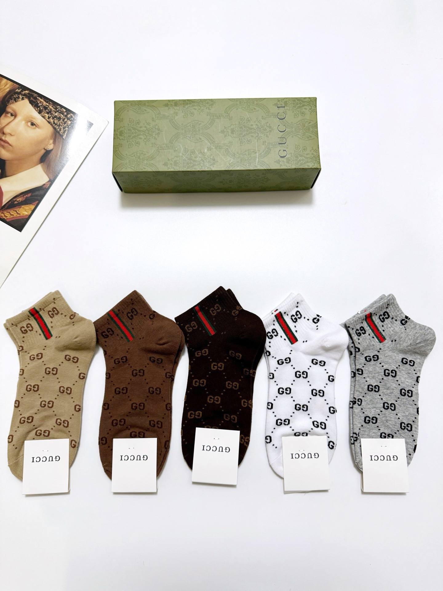  配包装
🌟【一盒5 双】
 🌟Gucci 古奇 经典字母logo纯棉短袜  男女同款，ins超火爆红人