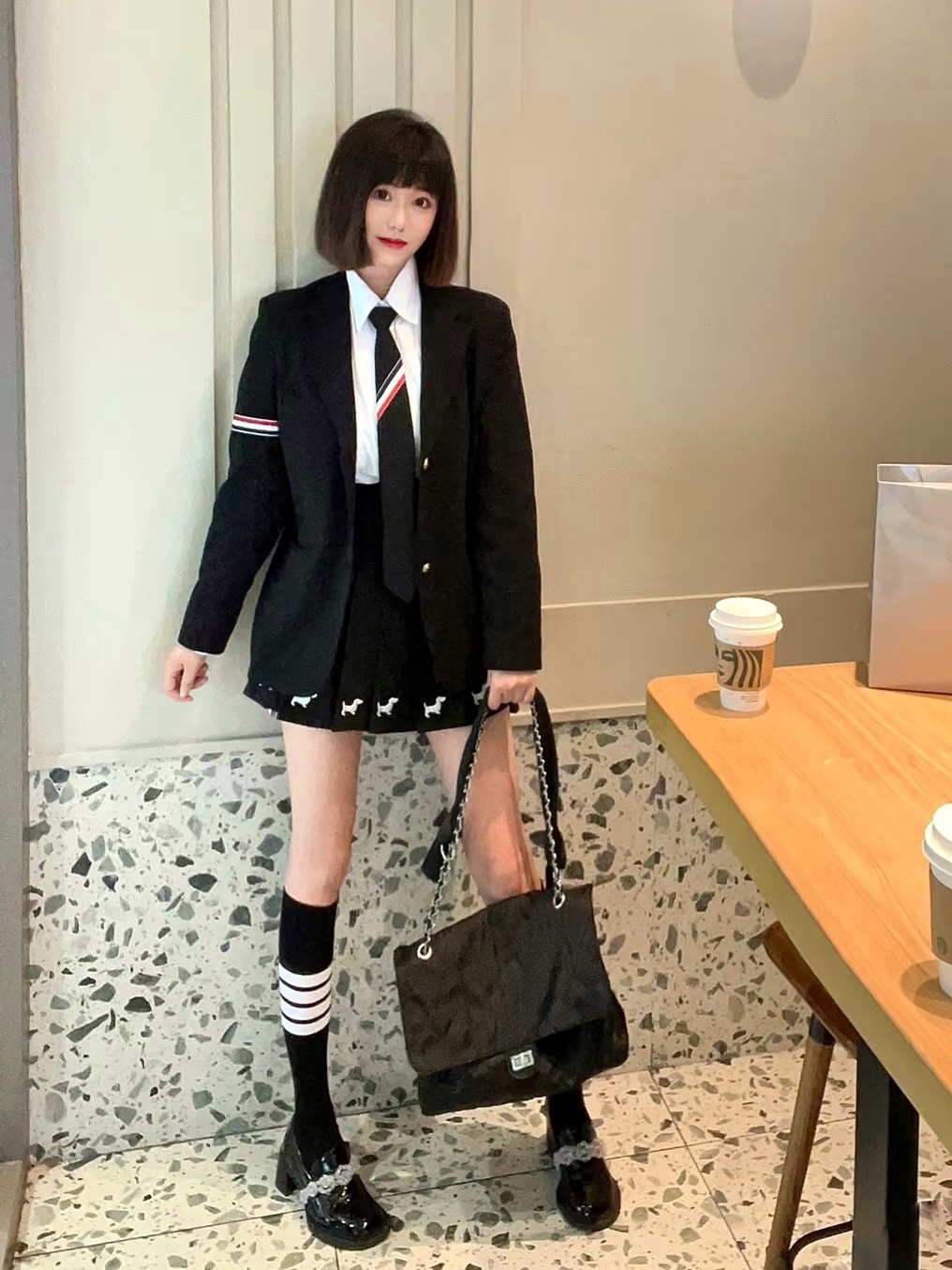 NO:358036,【One Box, One Pair】 THOM BROWNE · Sum Brownie is a super hot product!  The original quality of internet celebrity long tube socks!  The official website is synchronized, the classic classic four-bar calf socks that have been on sale. Ins celebrity celebrity recommendations are very popular, pure cotton material, light, soft and breathable, universal in all seasons, European and American big street must-have socks, stockings, socks, thom browne, socks19860909【一盒一双】 THOM BROWNE · 桑姆 布朗尼 超级爆款！网红长筒袜子原单品质！官网同步,一直在售的炒鸡经典款经典四条杠小腿袜,ins明星网红推荐火爆至极纯棉材质,轻薄柔软透气,四季通用,欧美大牌街头必备袜子,丝袜,袜子,thom browne,socks,accessory