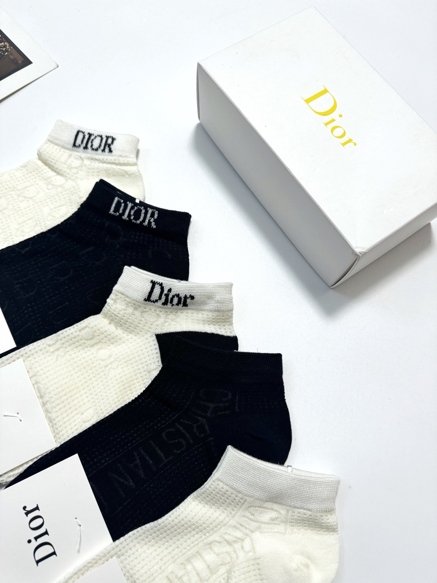 （爆款回货）
 配包装
🌟【一盒5双】
🌟Dior 迪奥 经典字母logo 超薄船袜，纯棉 短袜空调袜
