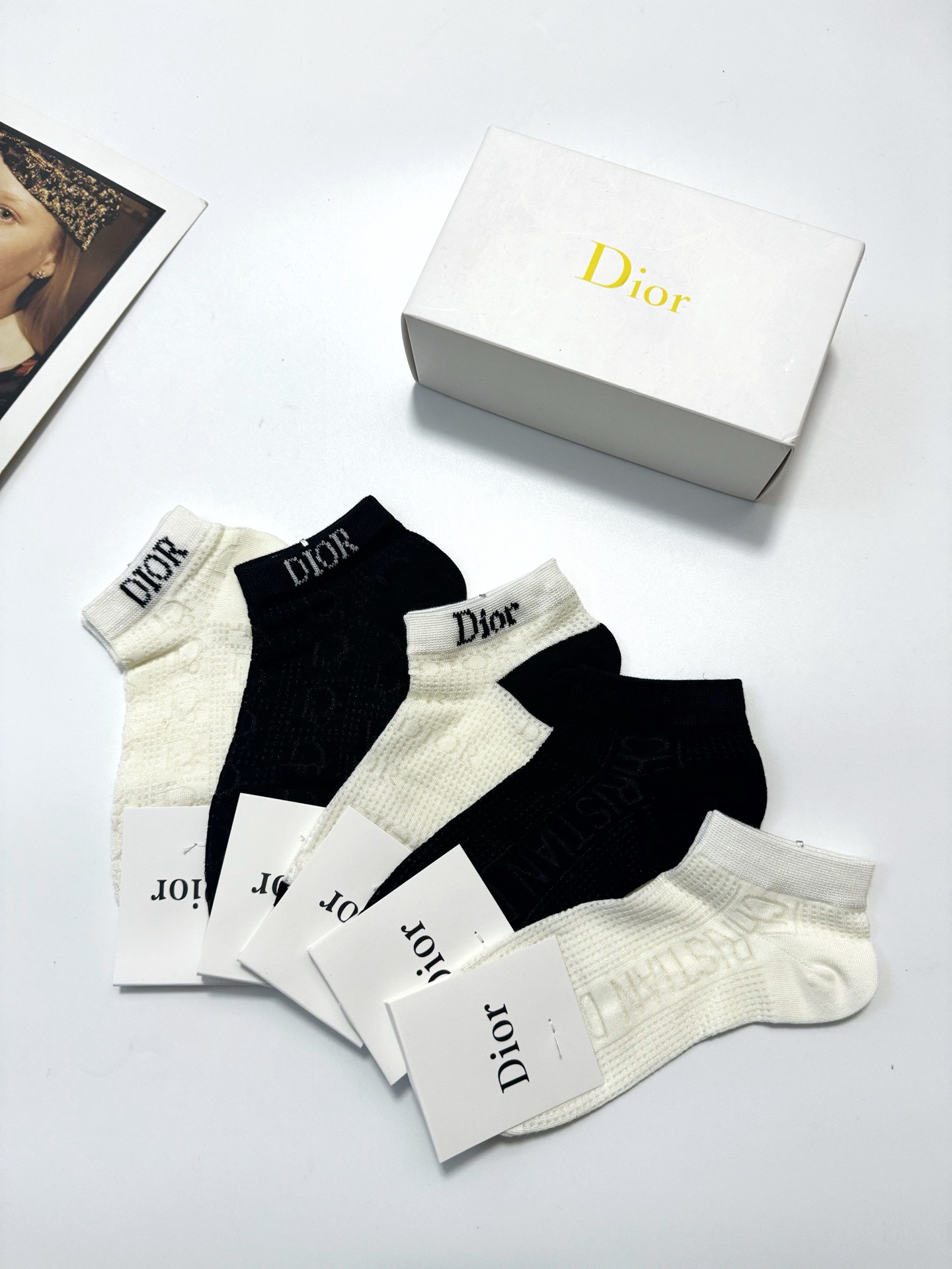 （爆款回货）
 配包装
🌟【一盒5双】
🌟Dior 迪奥 经典字母logo 超薄船袜，纯棉 短袜空调袜
