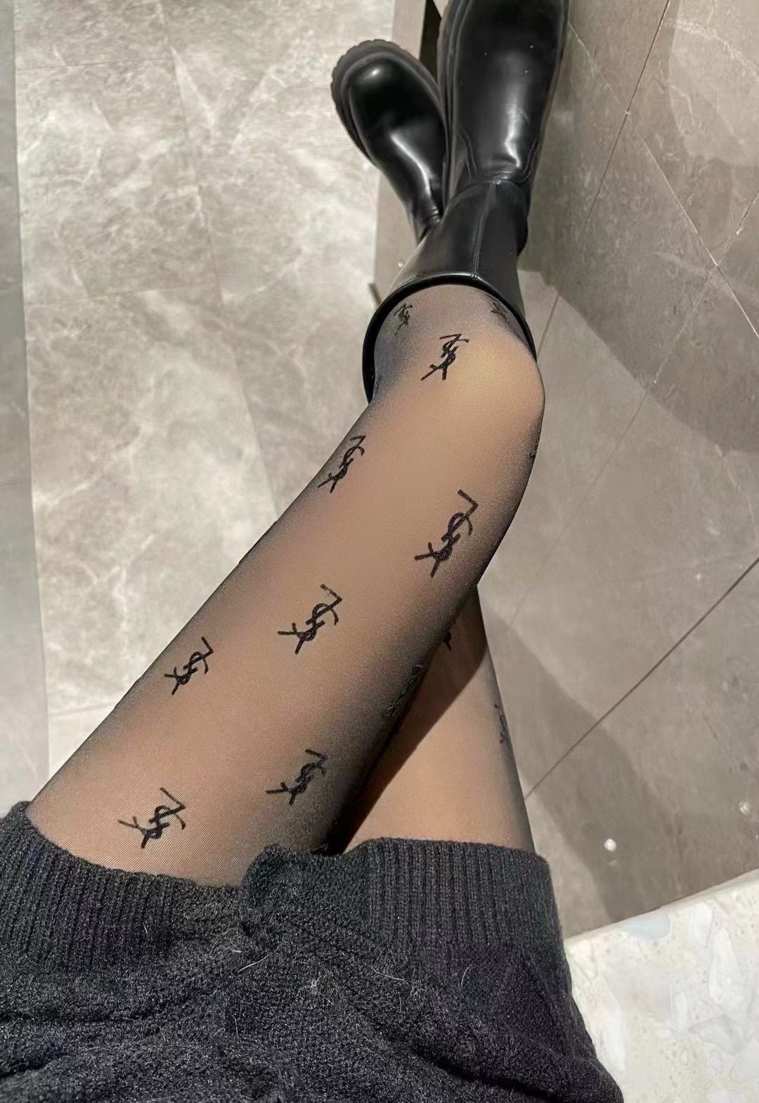 【加厚款】
 配包装
🌟【一盒一双】
🌟YSL 圣罗兰 ins爆款，秋冬加厚丝袜 ，水光黑丝透肤打底连裤