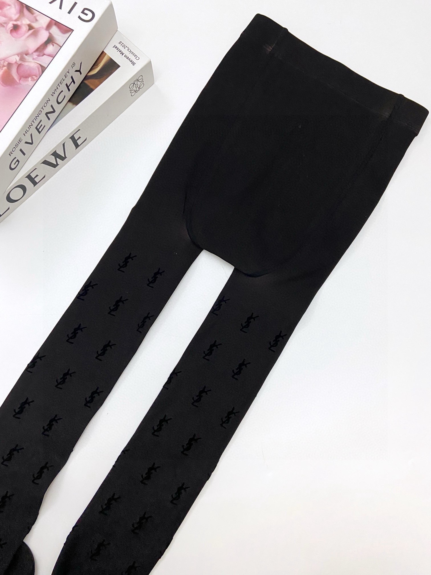 【加厚款】
 配包装
🌟【一盒一双】
🌟YSL 圣罗兰 ins爆款，秋冬加厚丝袜 ，水光黑丝透肤打底连裤