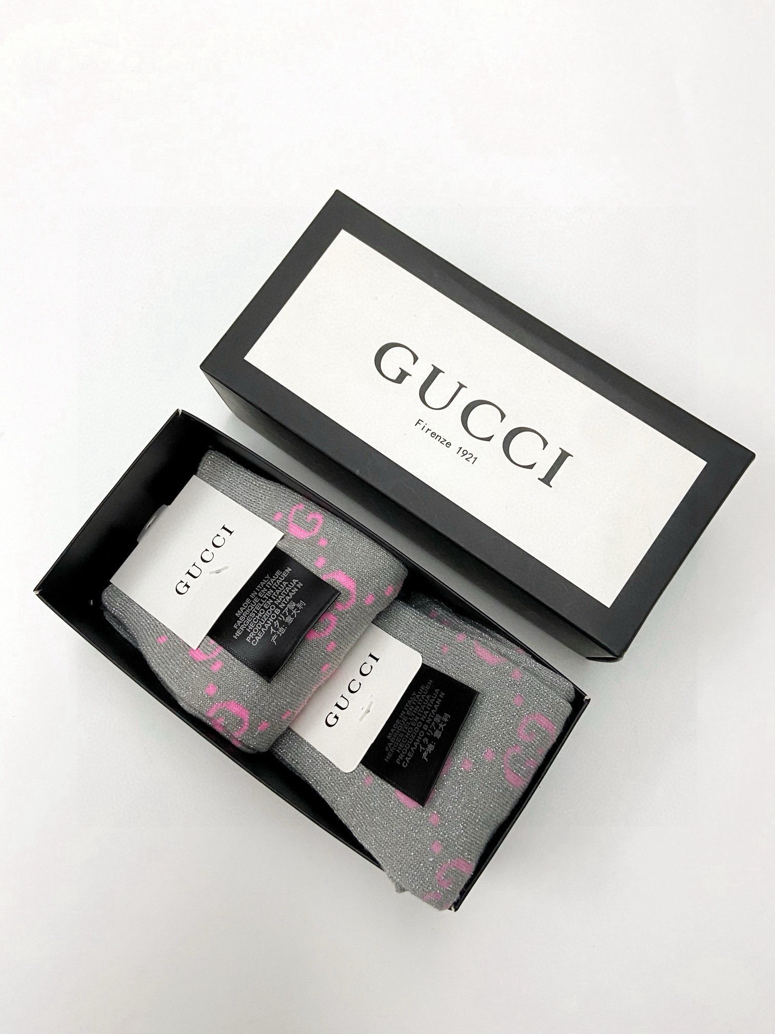  配包装
🌟【一盒2 双】
🌟Gucci 古奇 爆款金银丝长筒袜 中筒袜，超级火爆小腿袜🔥双针针织混纺金
