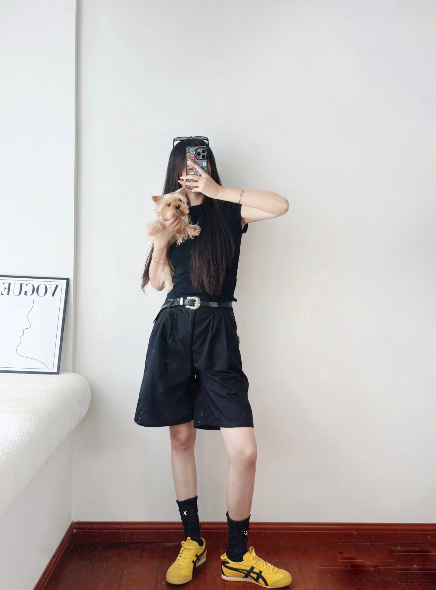  配包装
🌟【一盒5 双】
🌟Chanel 香奈儿 经典字母 logo 刺绣 直板 中筒袜  🔥超级软糯