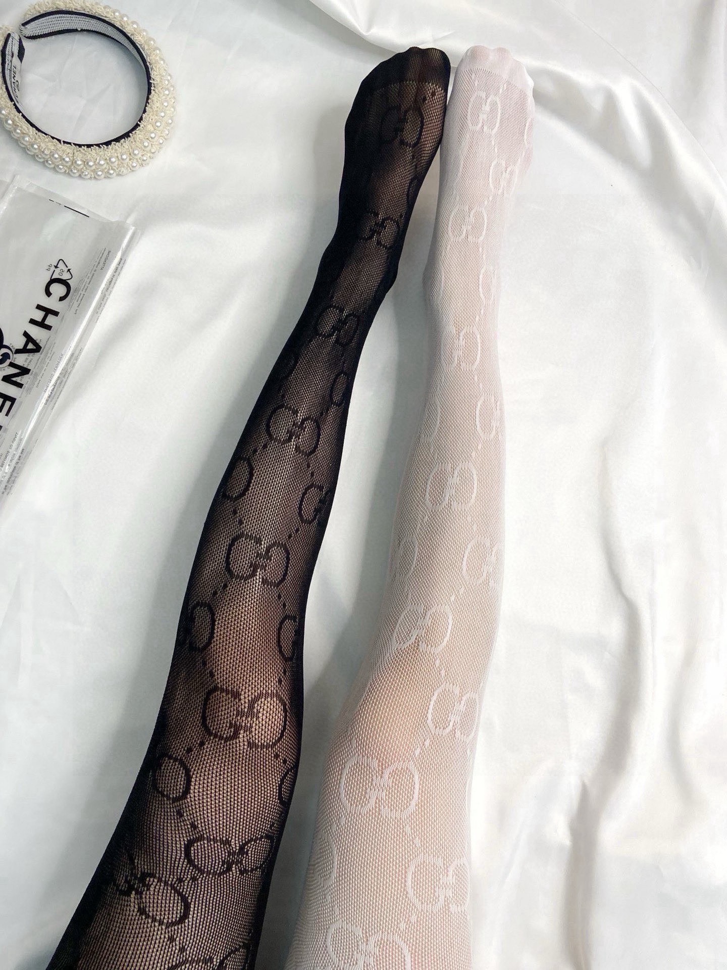 。配包装
【一盒一双】🌟Gucci爆款大双G字母网袜 🌟对版高货！【腰部带logo】
好看到爆炸 ，欧美