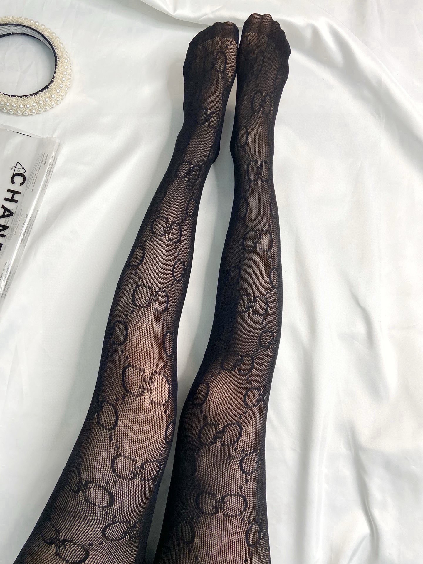 。配包装
【一盒一双】🌟Gucci爆款大双G字母网袜 🌟对版高货！【腰部带logo】
好看到爆炸 ，欧美