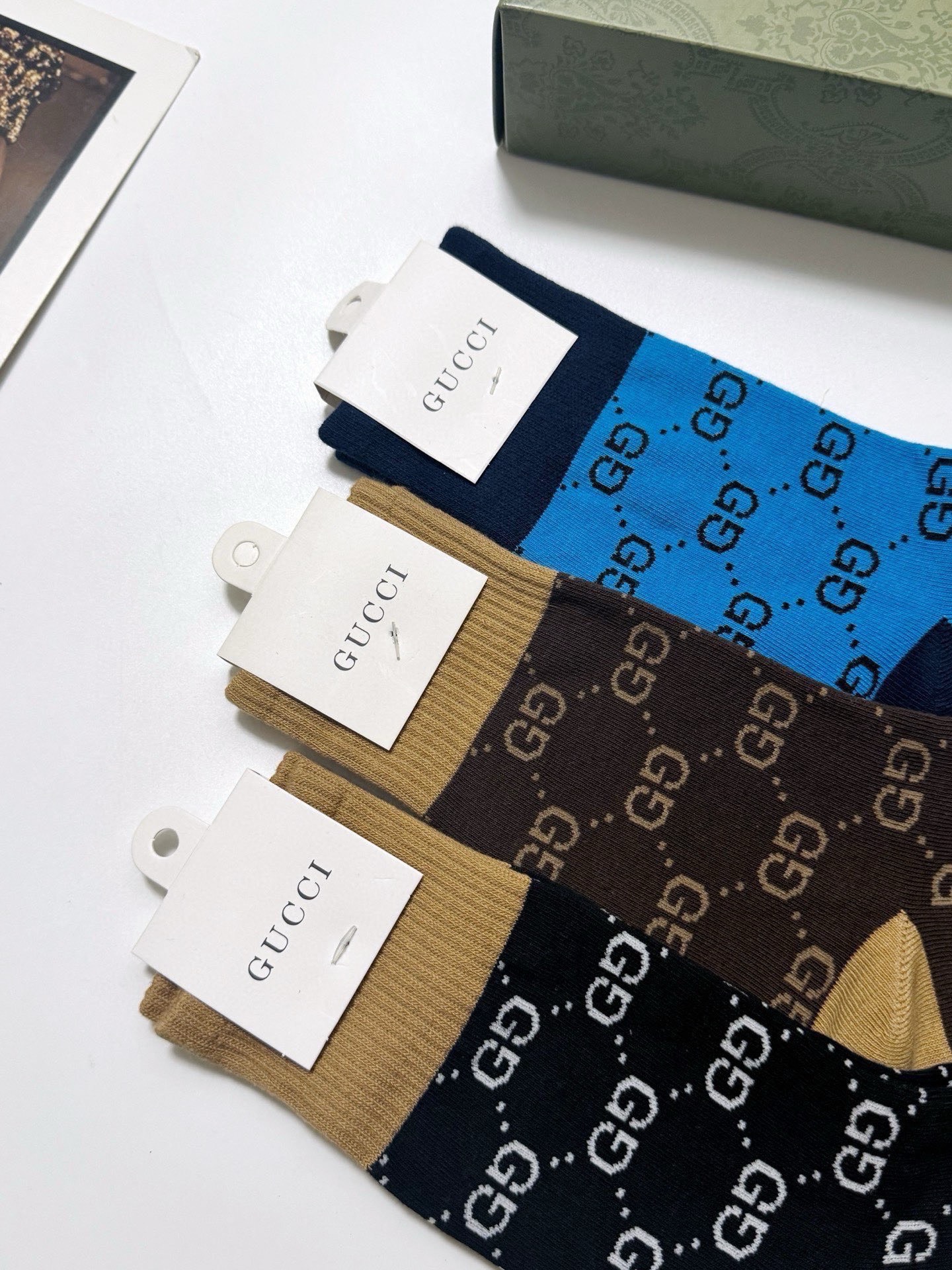  配包装
🌟【一盒3双】
🌟Gucci 古琦 经典字母 logo 纯棉 中筒袜  ！超级软糯亲肤！
🌟i