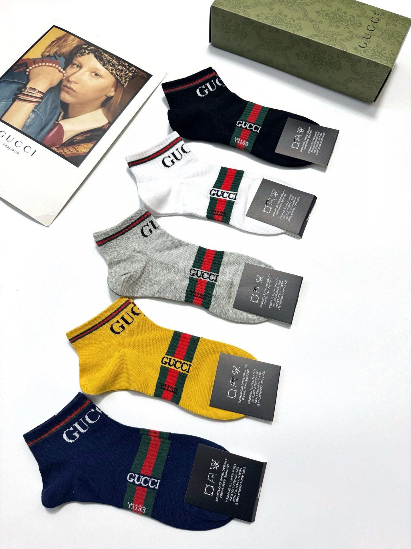  配包装
🌟【一盒5双】男士福利！
 🌟Gucci 古琦  经典字母logo 纯棉短袜   ，ins超火