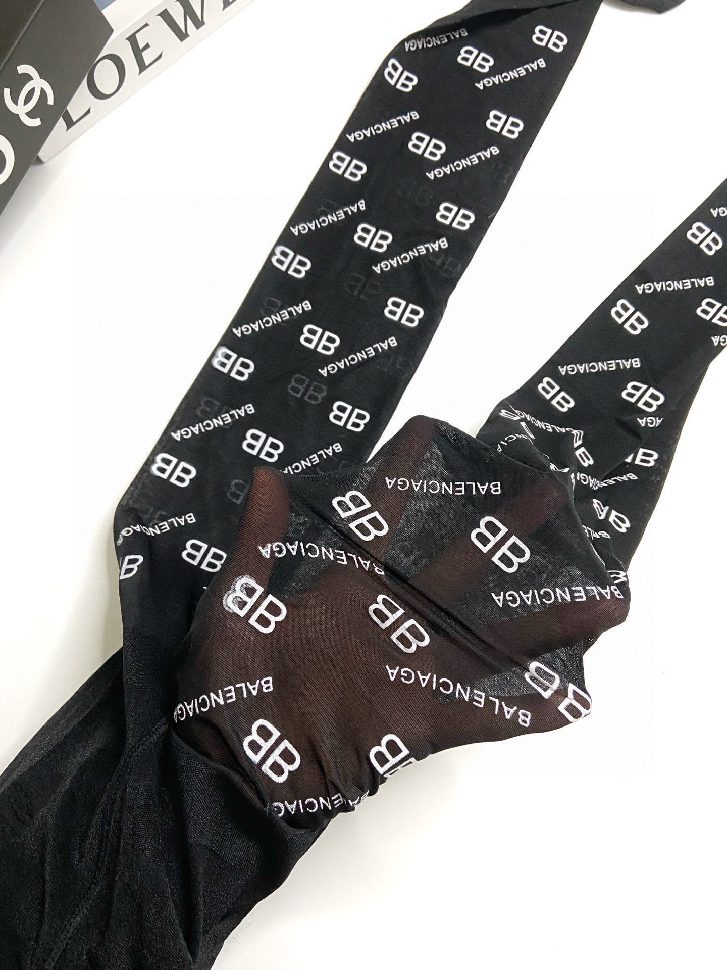  。配包装
【一盒一双】🌟Balenciaga巴黎世家印胶字母网纱丝袜 连裤袜🌟好看到爆炸 ，欧美大牌丝