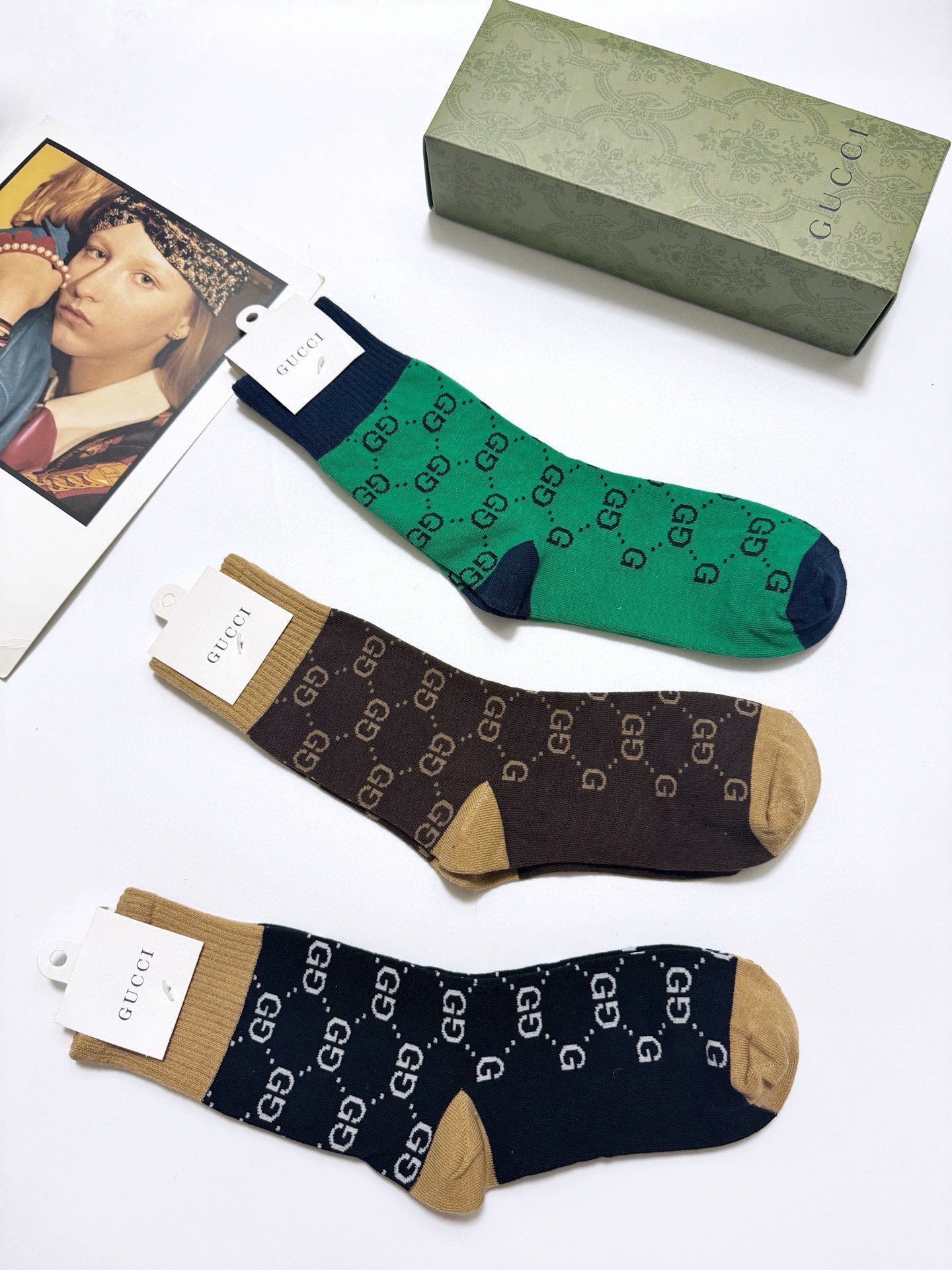  配包装
🌟【一盒3双】
🌟Gucci 古琦 经典字母 logo 纯棉 中筒袜  ！超级软糯亲肤！
🌟i
