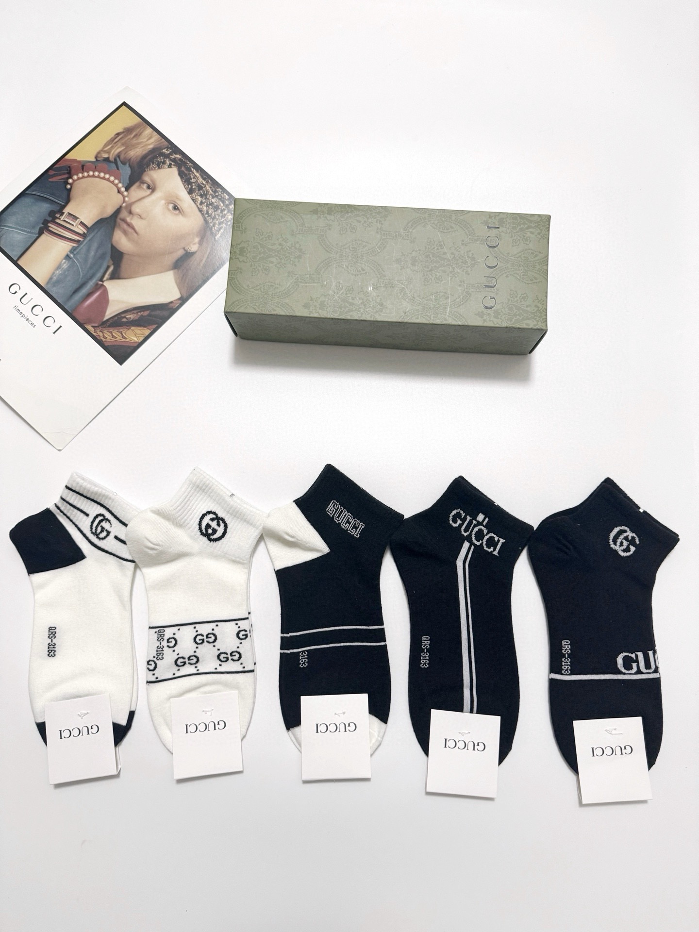  配包装
🌟【一盒5 双】
🌟Gucci 古琦 经典字母 logo 纯棉 短袜，船袜  ！超级软糯亲肤！