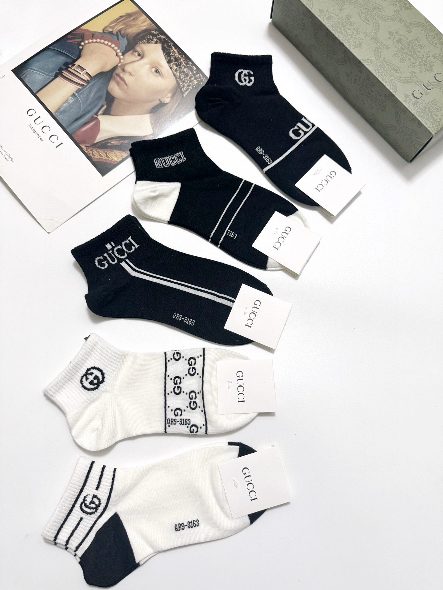  配包装
🌟【一盒5 双】
🌟Gucci 古琦 经典字母 logo 纯棉 短袜，船袜  ！超级软糯亲肤！