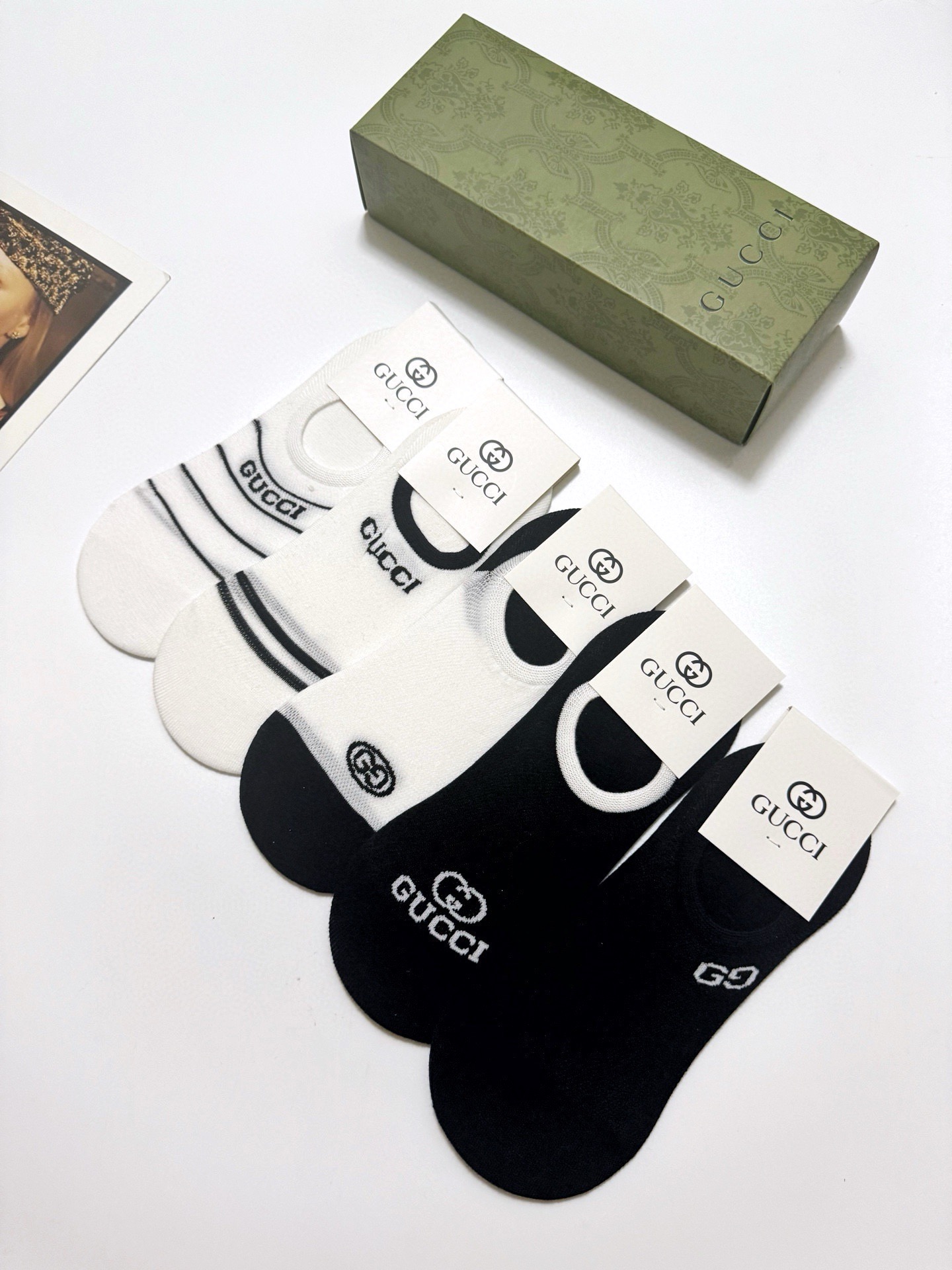  配包装
🌟【一盒5 双】
🌟Gucci 古琦 经典字母 logo 纯棉 网眼透气船袜  ！超级软糯亲肤