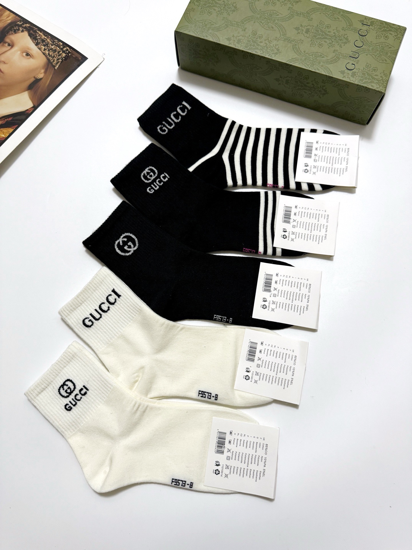  配包装
🌟【一盒5双】
 🌟Gucci 古琦经典字母logo纯棉 中筒袜  ins超火爆红人同款，精美