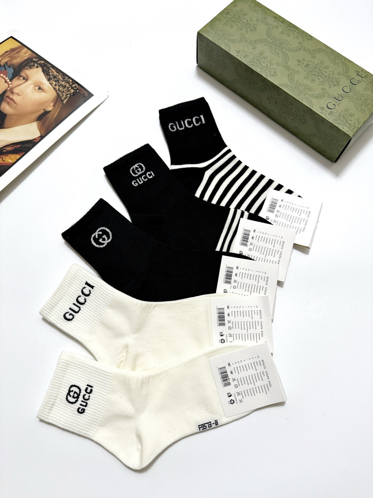  配包装
🌟【一盒5双】
 🌟Gucci 古琦经典字母logo纯棉 中筒袜  ins超火爆红人同款，精美