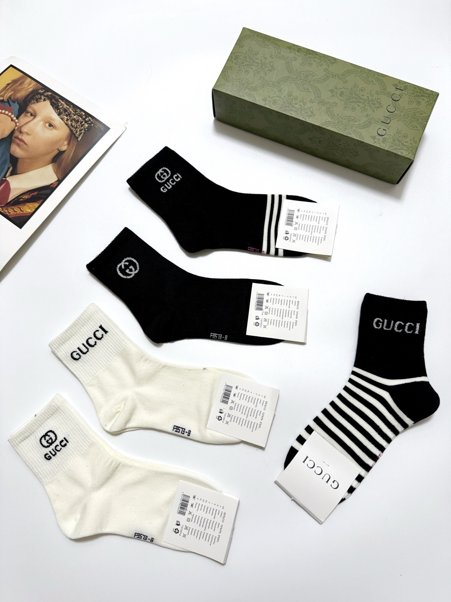  配包装
🌟【一盒5双】
 🌟Gucci 古琦经典字母logo纯棉 中筒袜  ins超火爆红人同款，精美