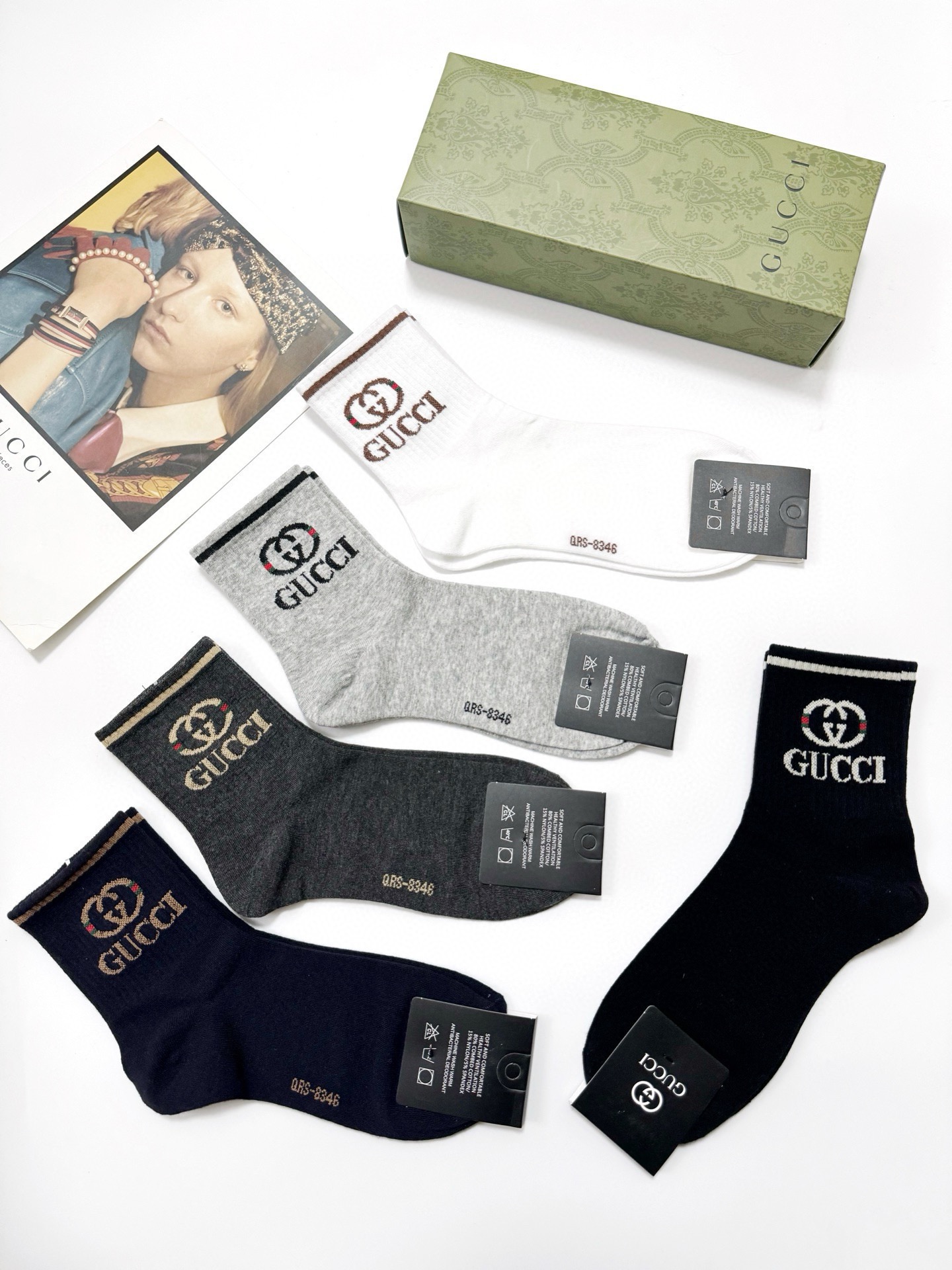  配包装
🌟【一盒5 双】
 🌟Gucci 古琦 经典字母logo 双G 短筒袜   ，ins超火爆短袜