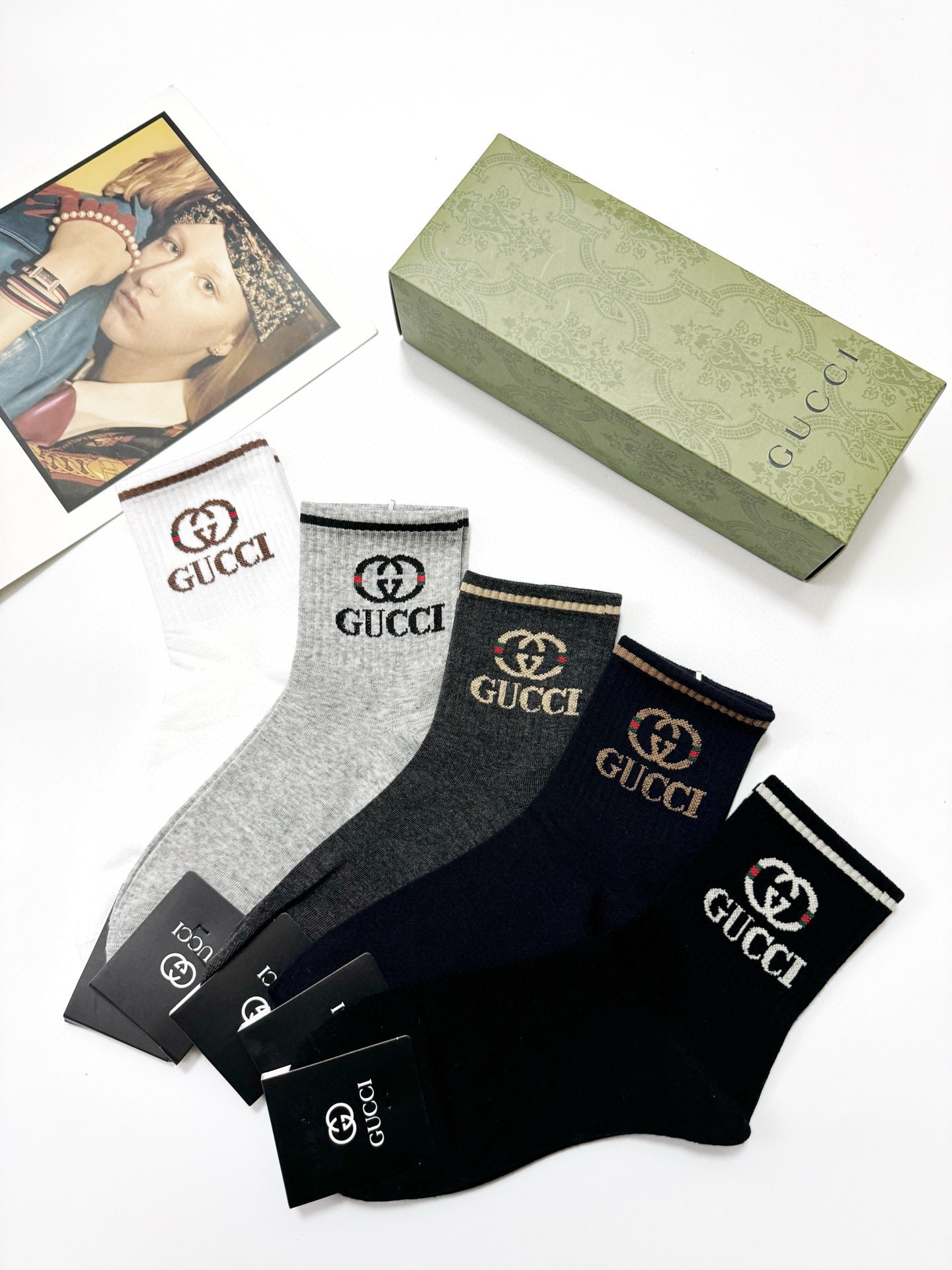  配包装
🌟【一盒5 双】
 🌟Gucci 古琦 经典字母logo 双G 短筒袜   ，ins超火爆短袜