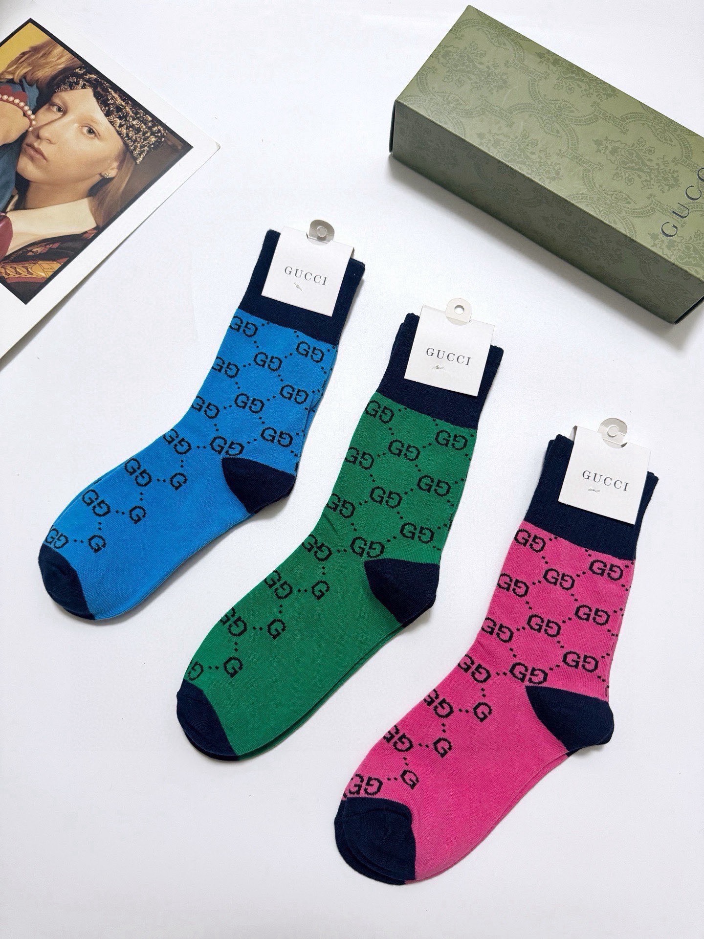  配包装
🌟【一盒3双】
🌟Gucci 古琦 经典字母 logo 纯棉 中筒袜  ！超级软糯亲肤！
🌟i