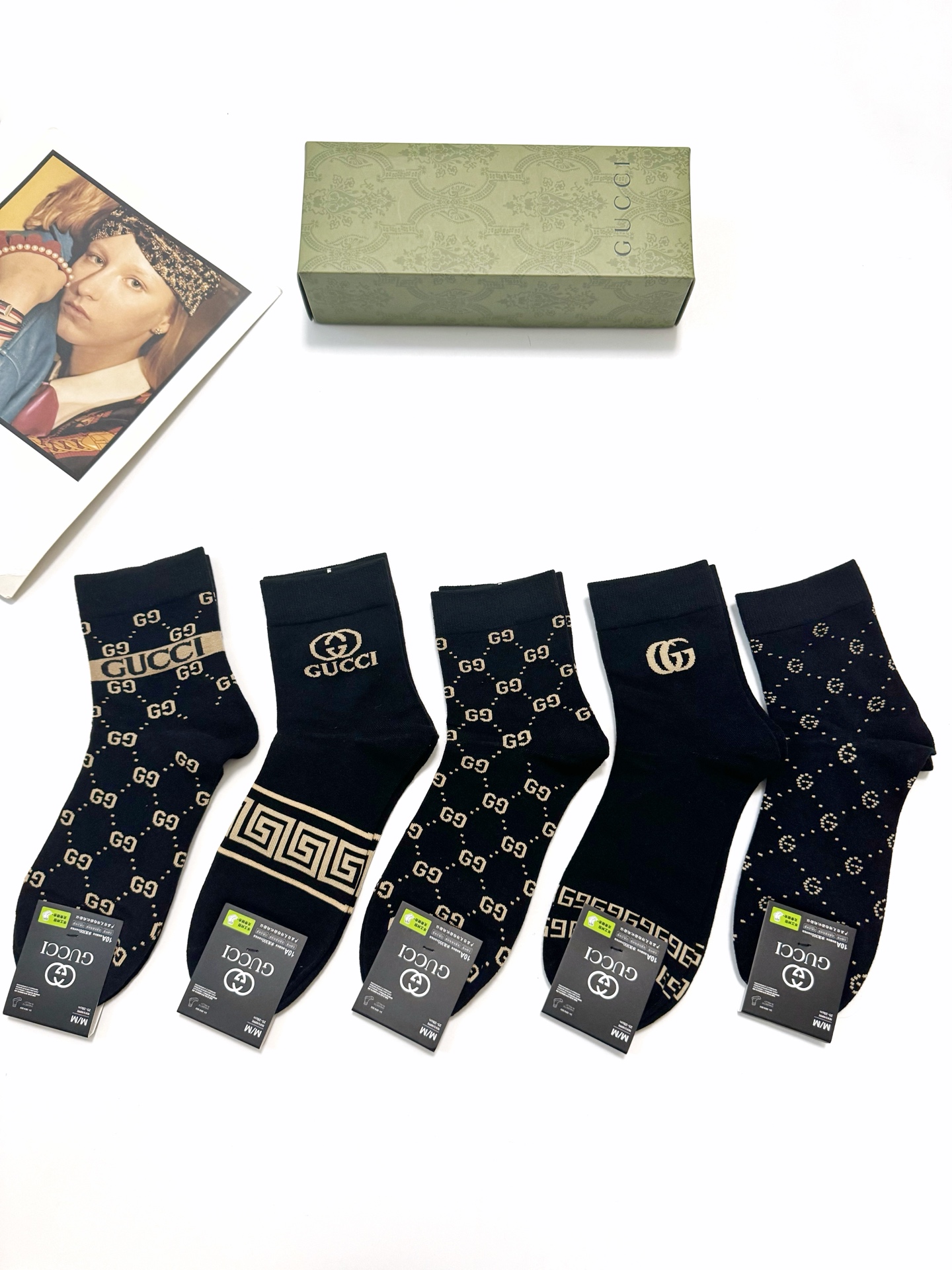  配包装
🌟【一盒5双】男士福利！
 🌟Gucci 古琦  经典字母logo 纯棉中筒袜   ，ins超