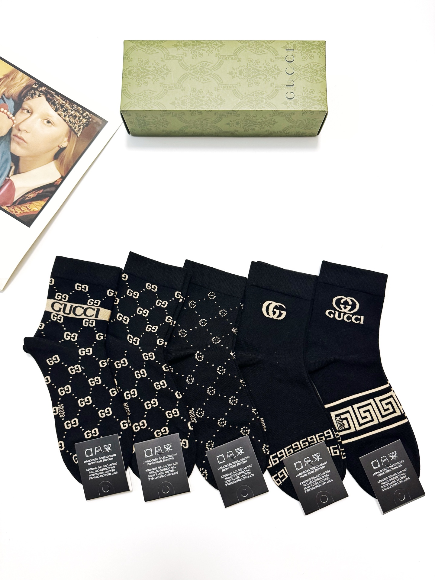  配包装
🌟【一盒5双】男士福利！
 🌟Gucci 古琦  经典字母logo 纯棉中筒袜   ，ins超