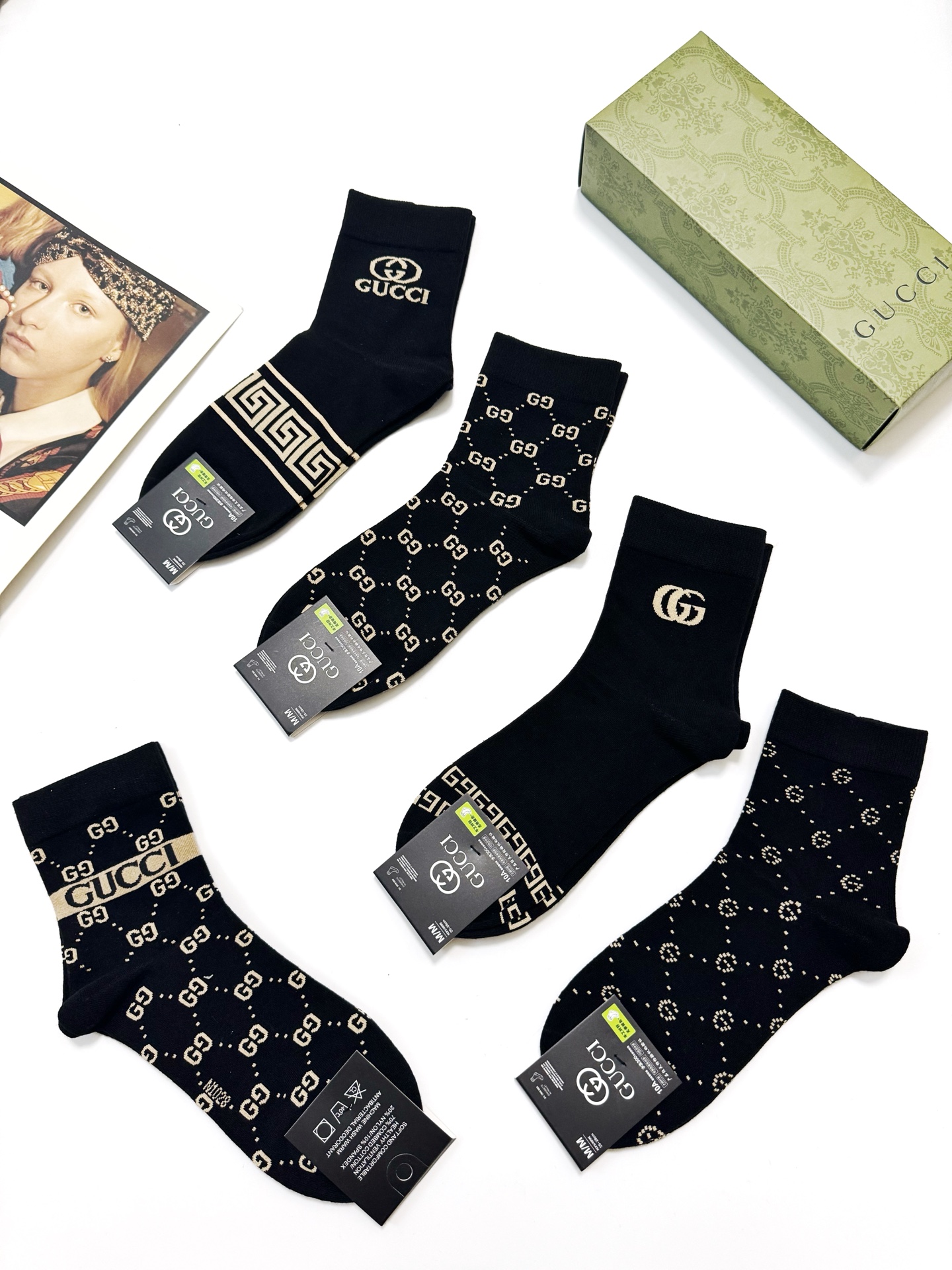  配包装
🌟【一盒5双】男士福利！
 🌟Gucci 古琦  经典字母logo 纯棉中筒袜   ，ins超