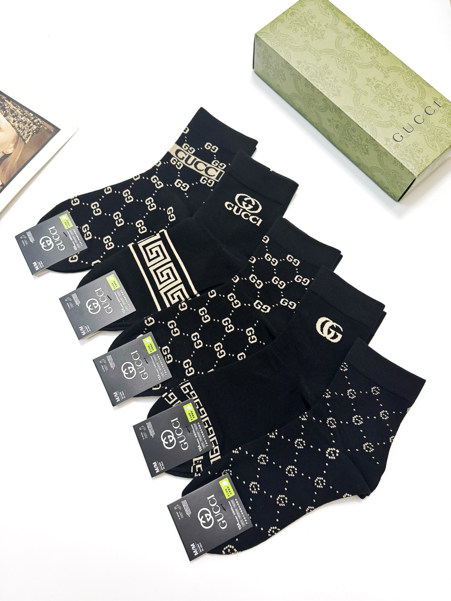  配包装
🌟【一盒5双】男士福利！
 🌟Gucci 古琦  经典字母logo 纯棉中筒袜   ，ins超