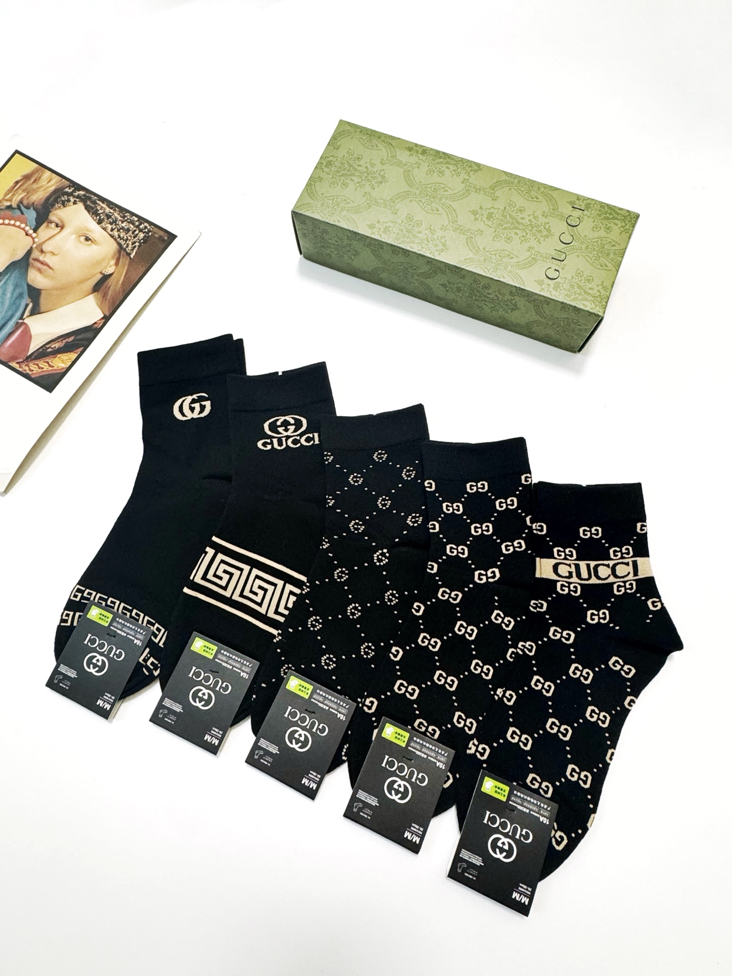  配包装
🌟【一盒5双】男士福利！
 🌟Gucci 古琦  经典字母logo 纯棉中筒袜   ，ins超