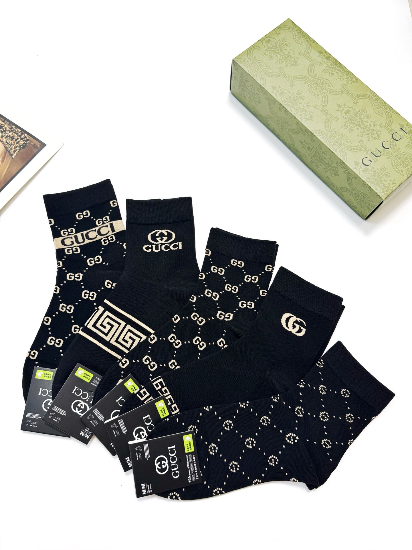  配包装
🌟【一盒5双】男士福利！
 🌟Gucci 古琦  经典字母logo 纯棉中筒袜   ，ins超