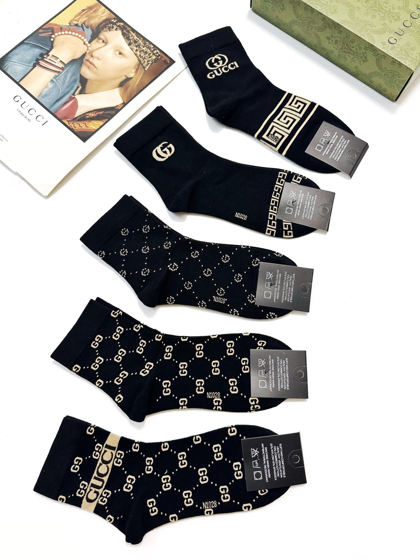  配包装
🌟【一盒5双】男士福利！
 🌟Gucci 古琦  经典字母logo 纯棉中筒袜   ，ins超